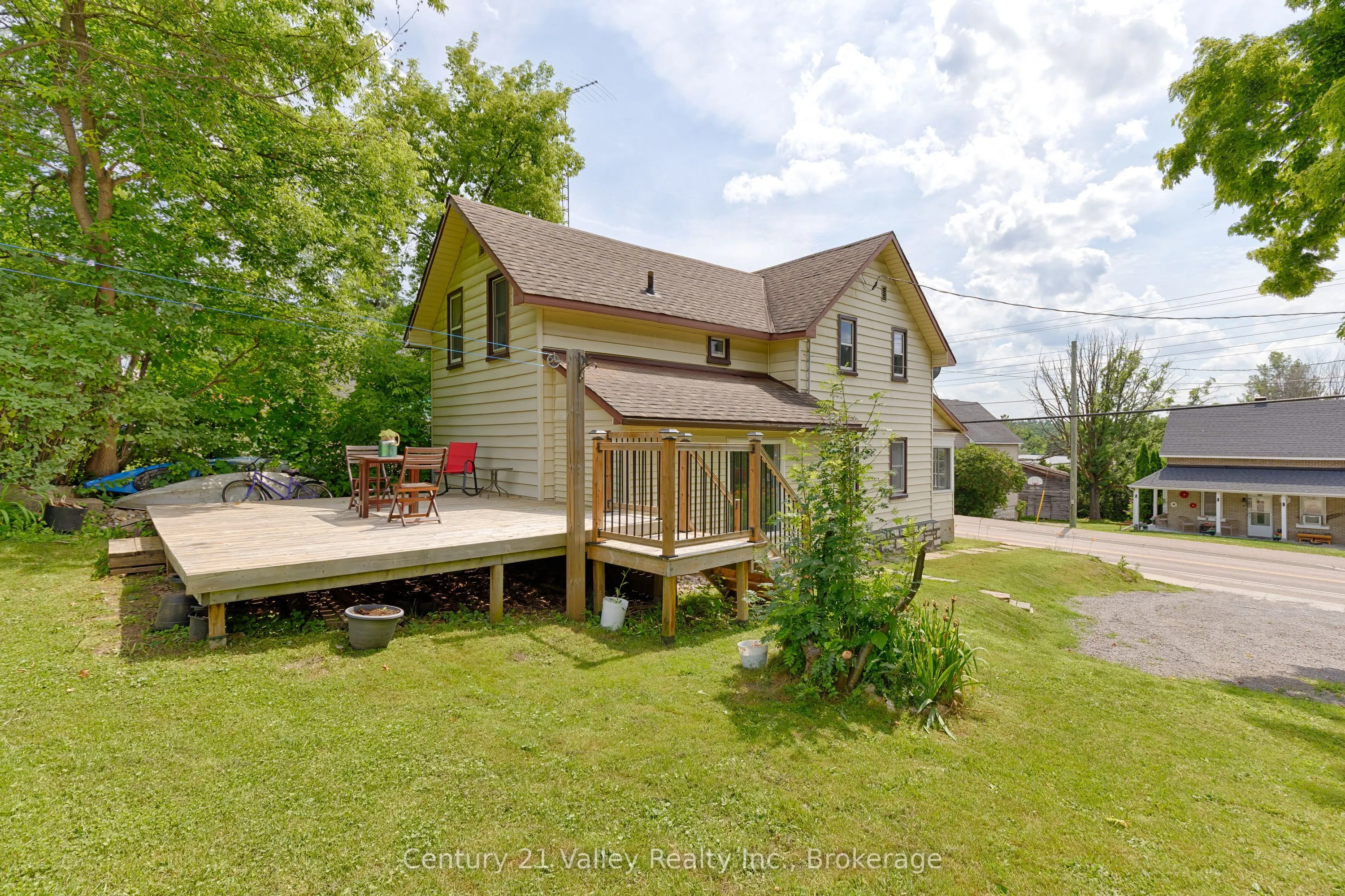 199 Bonnechere Street W