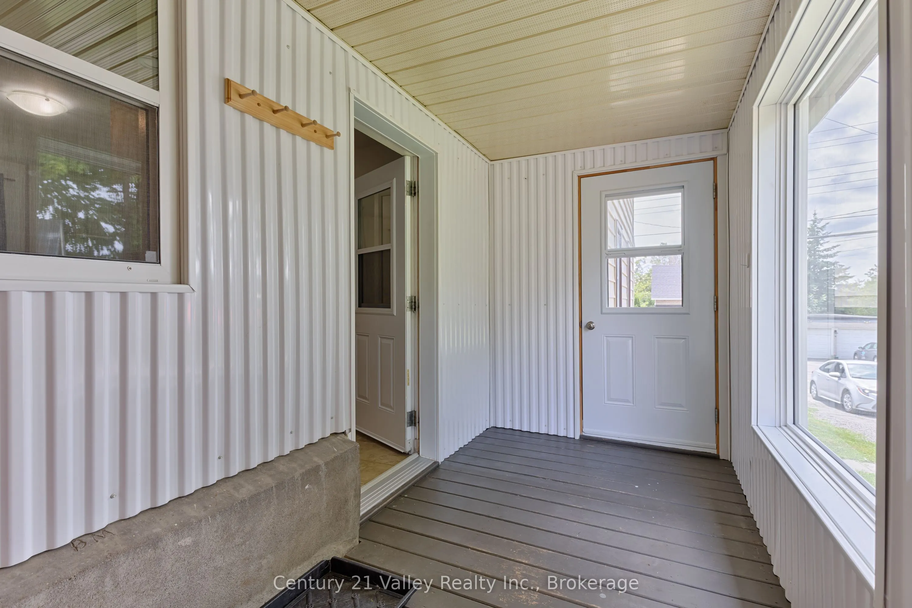 199 Bonnechere Street W