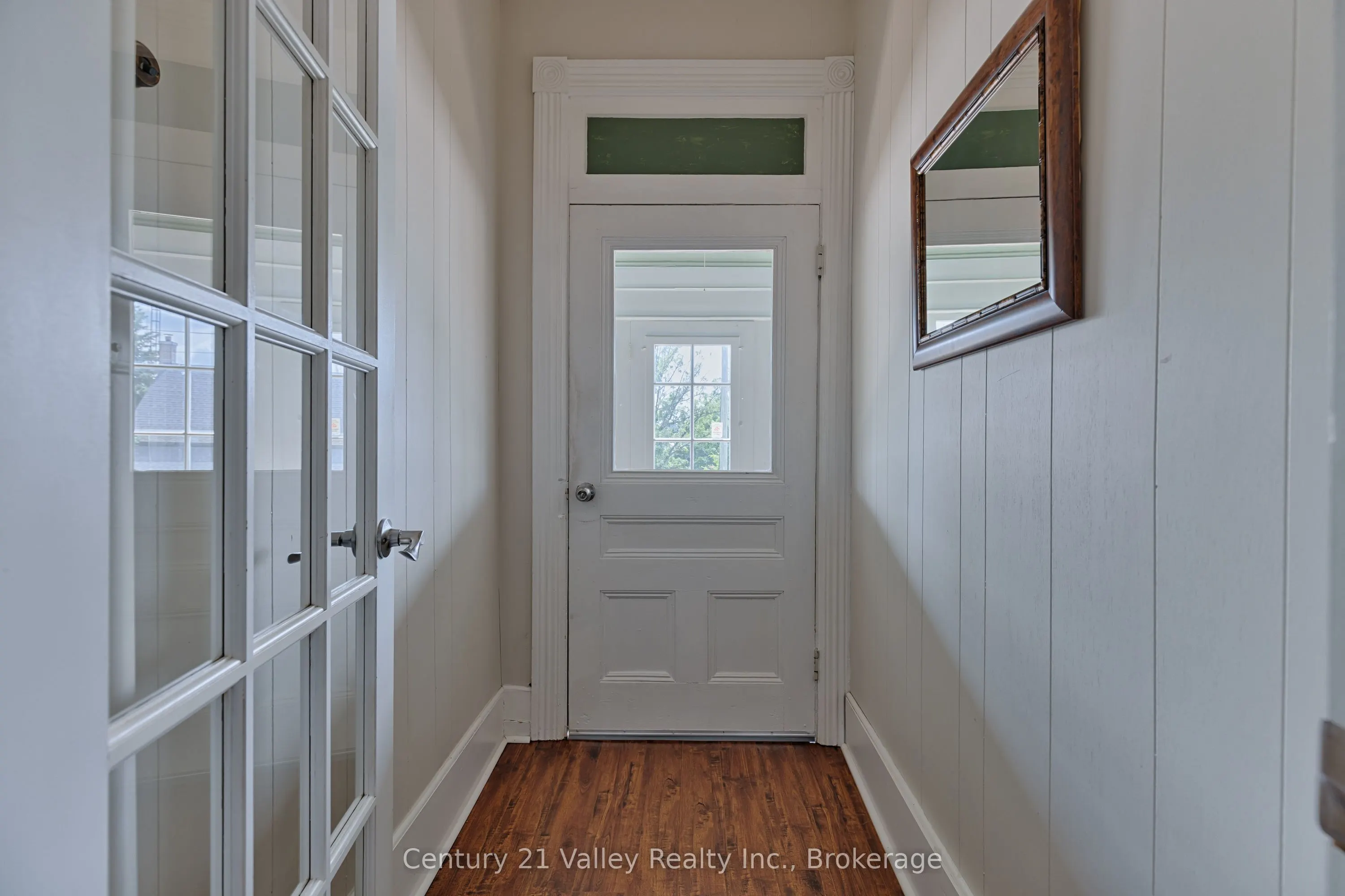 199 Bonnechere Street W