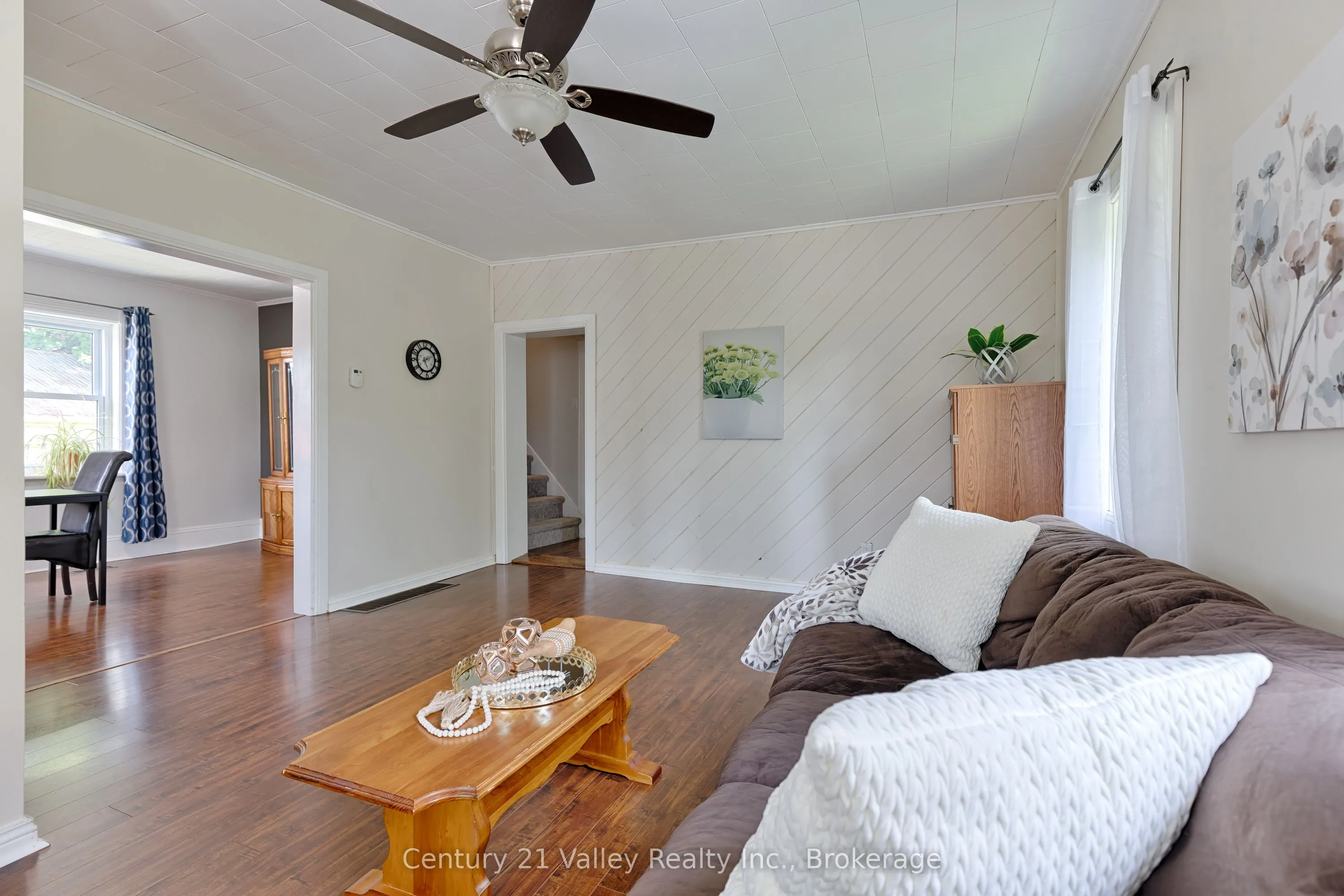 199 Bonnechere Street W