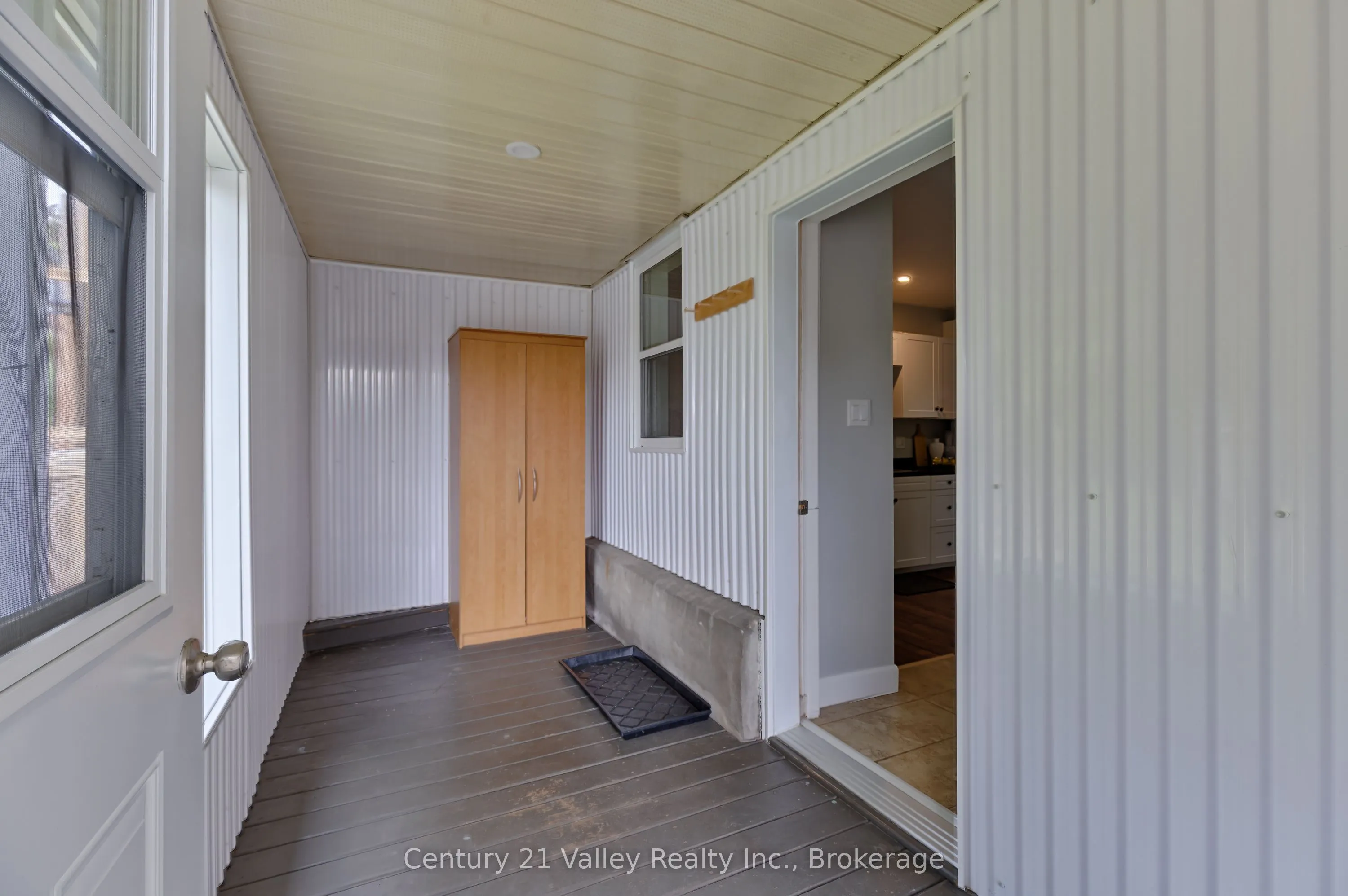 199 Bonnechere Street W