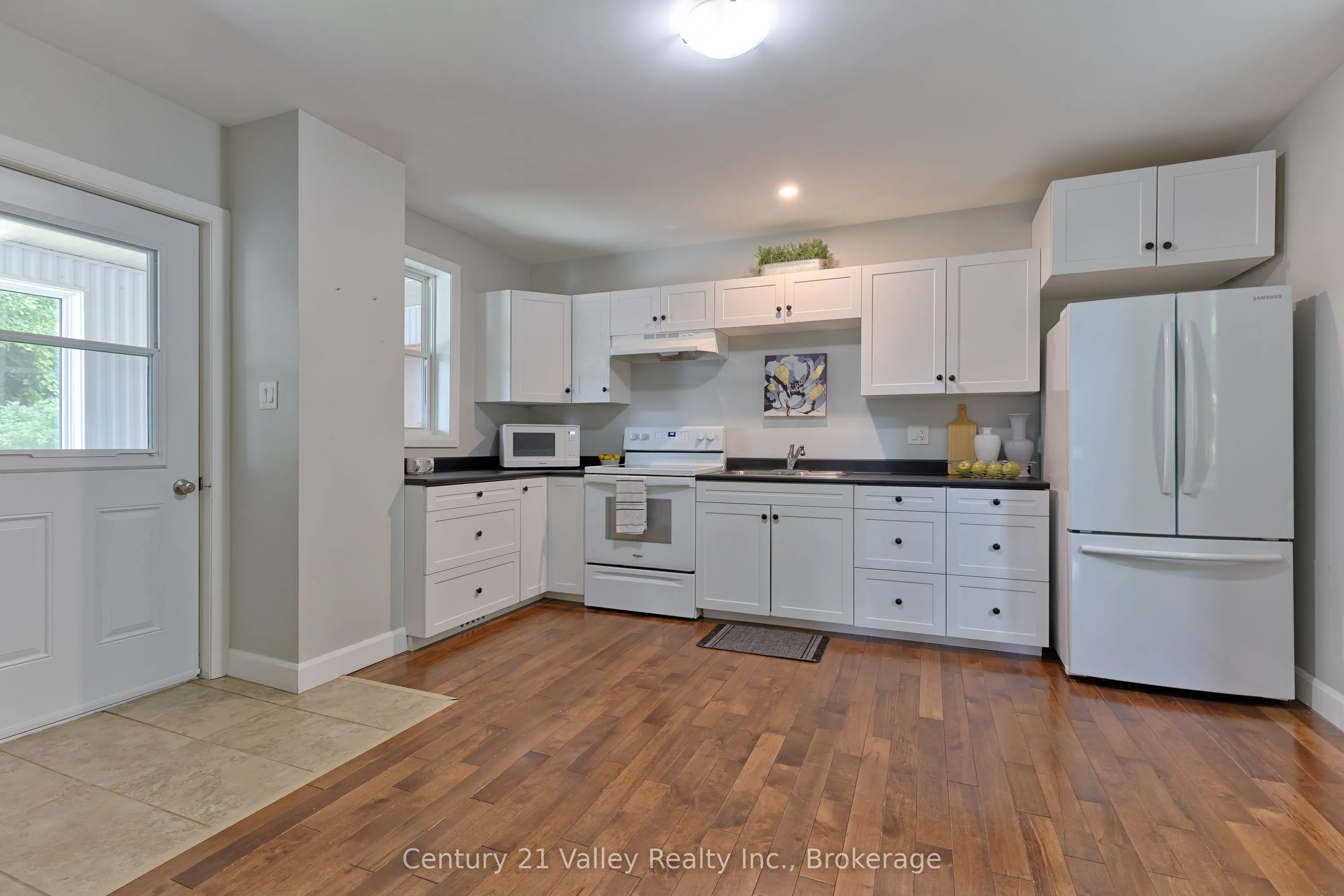 199 Bonnechere Street W