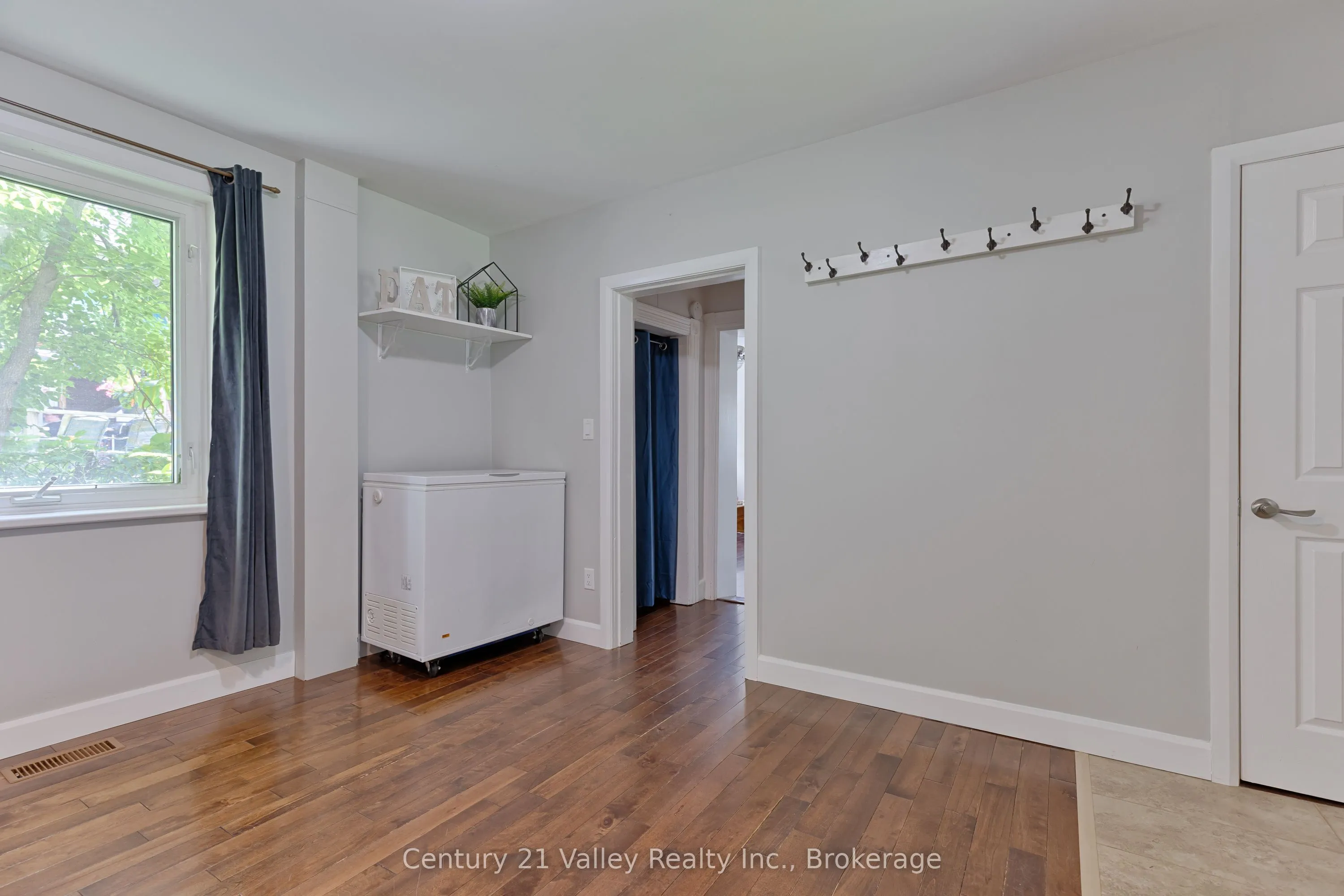 199 Bonnechere Street W