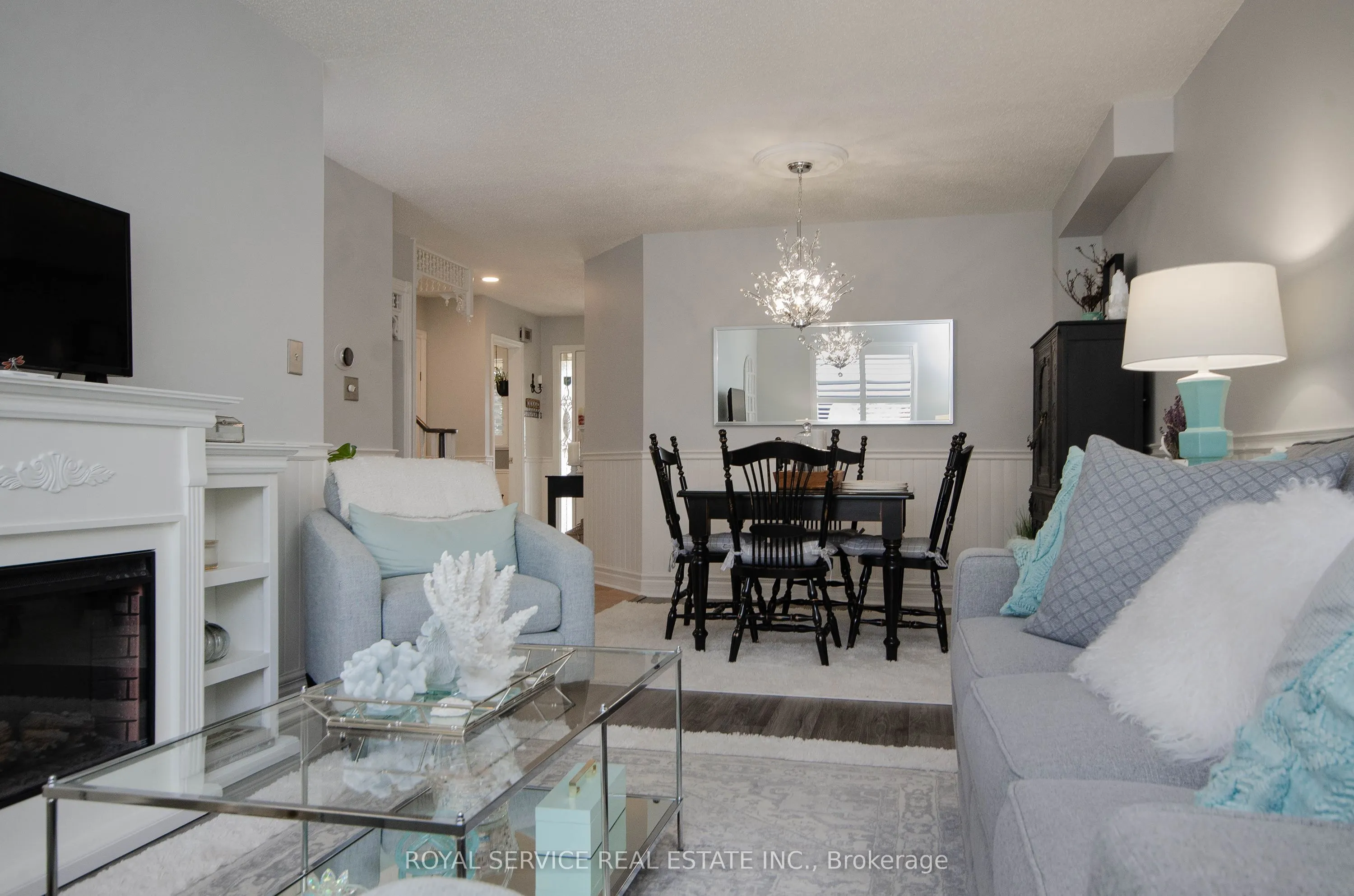 16 Burnham Boulevard