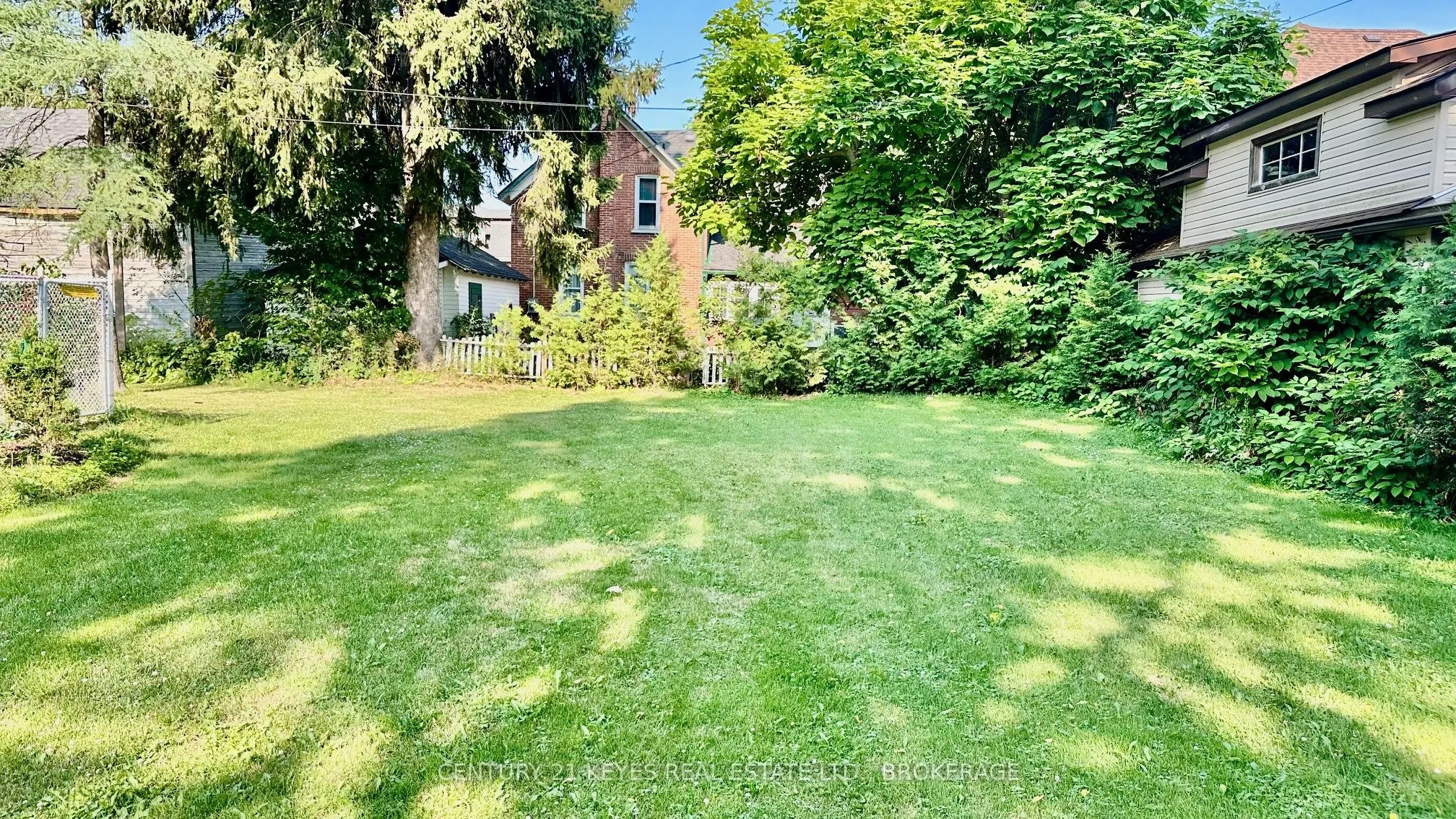 223 King Street W