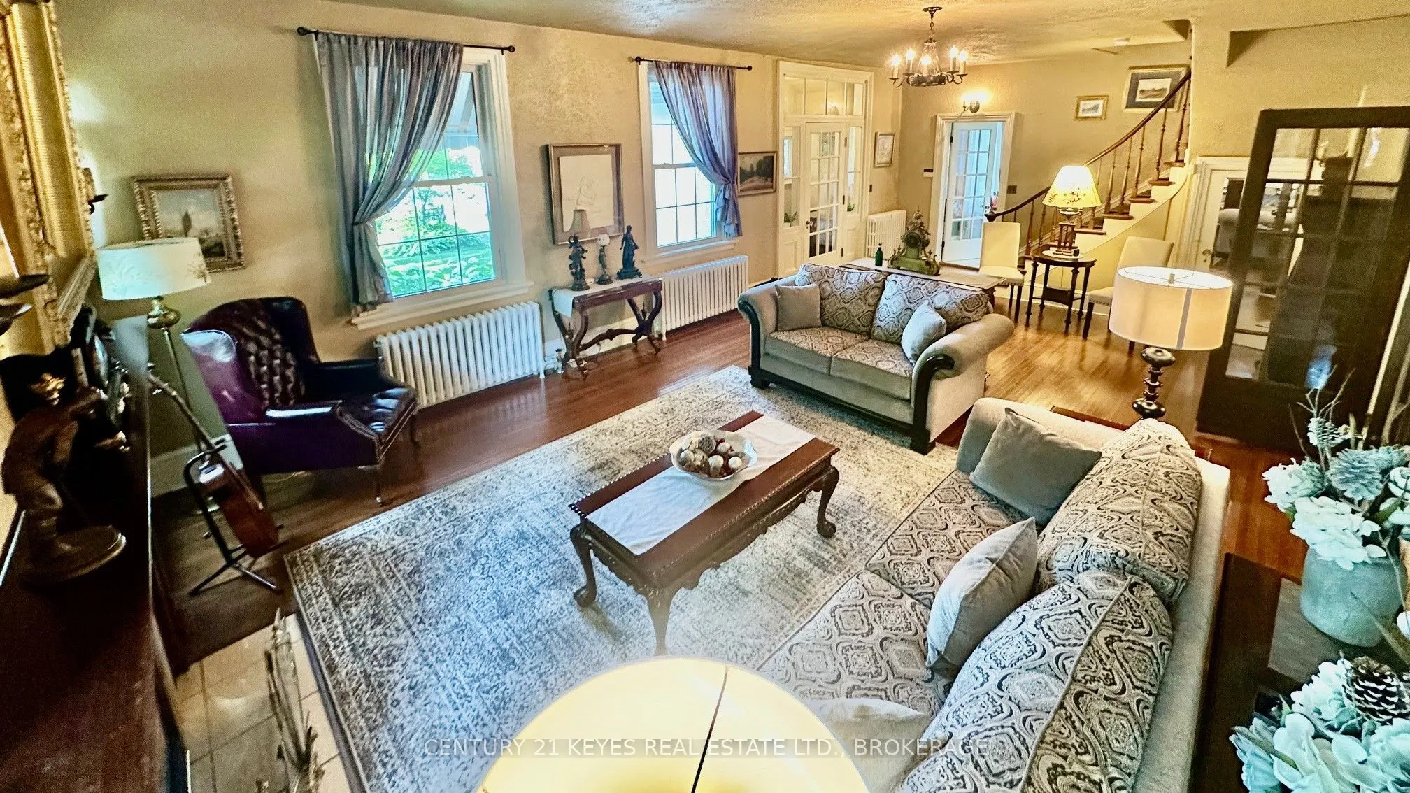 223 King Street W