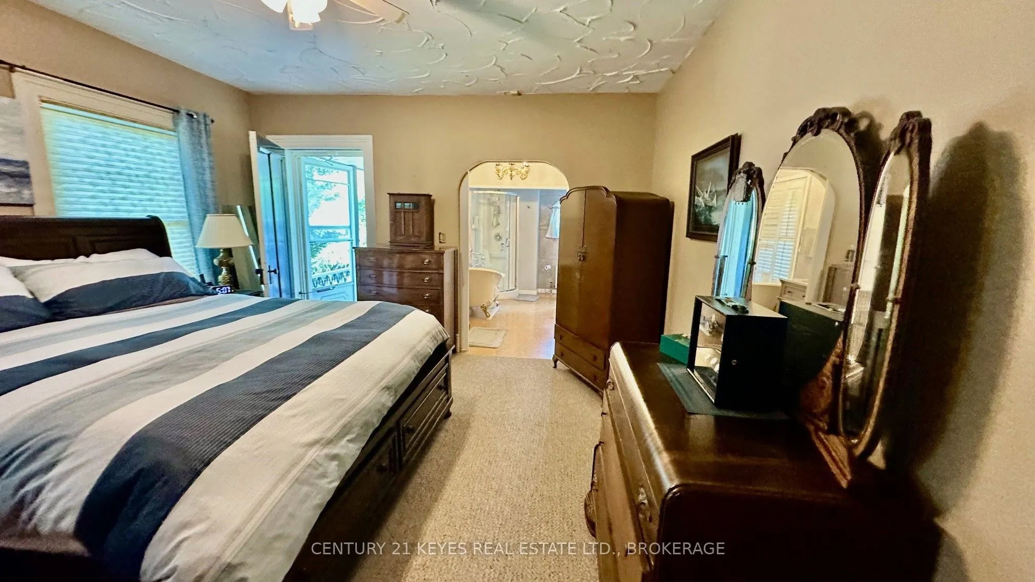 223 King Street W