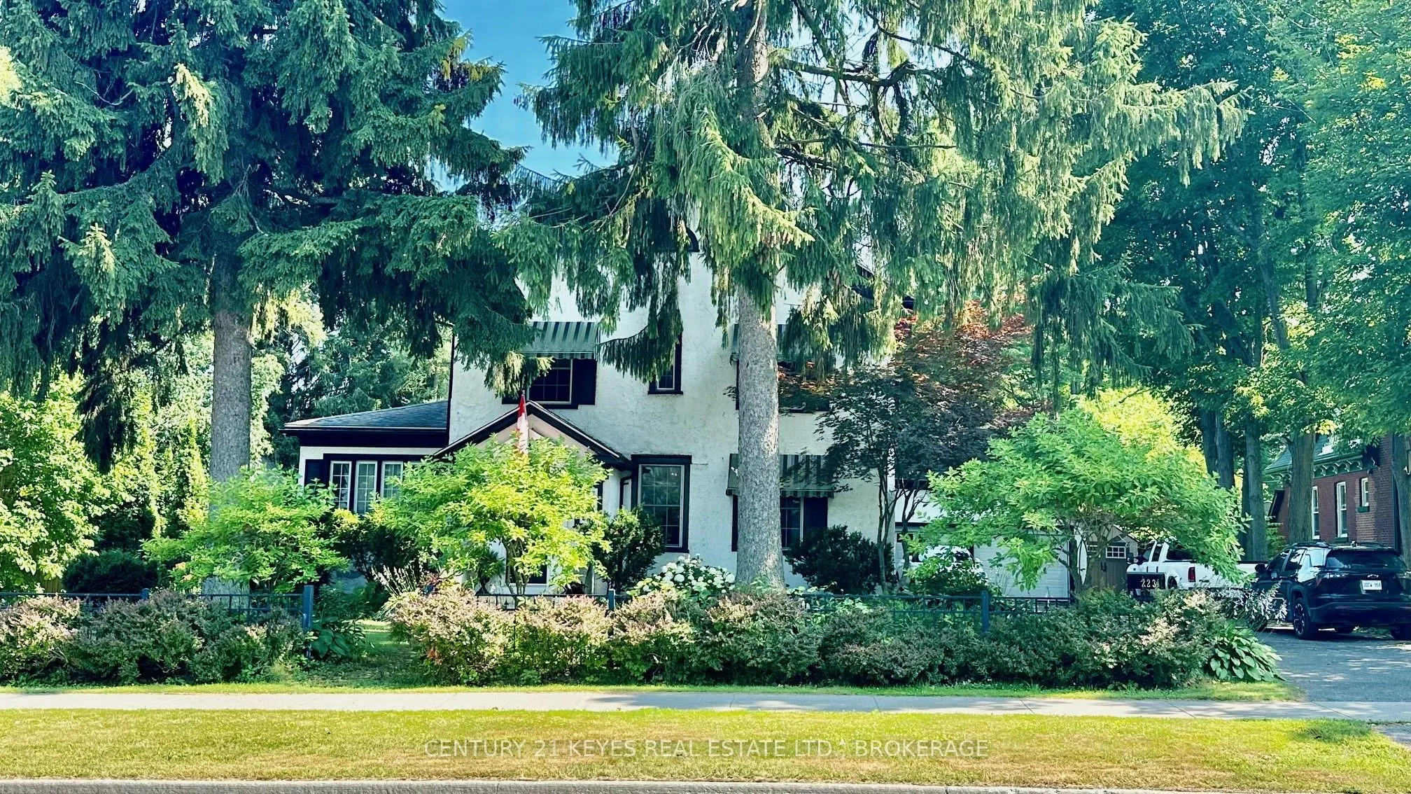 223 King Street W