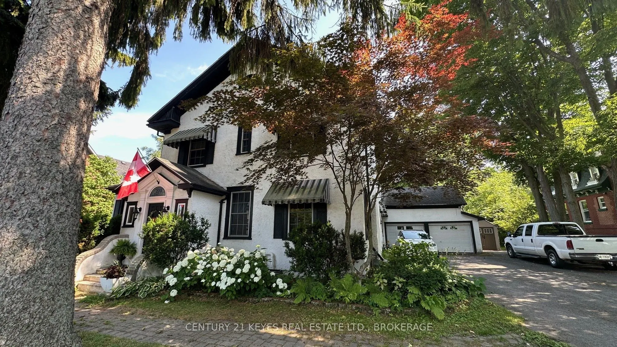 223 King Street W