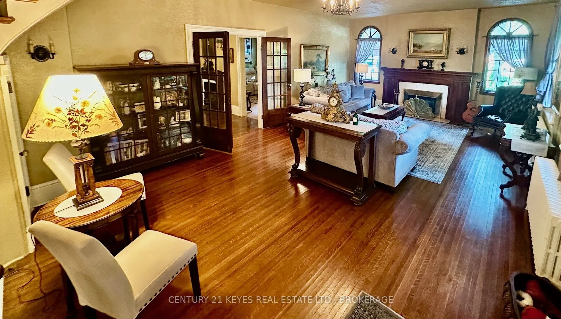 223 King Street W