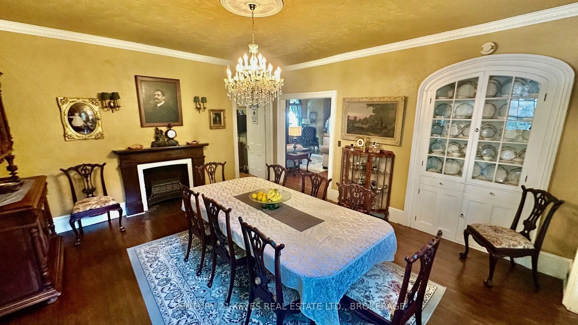 223 King Street W