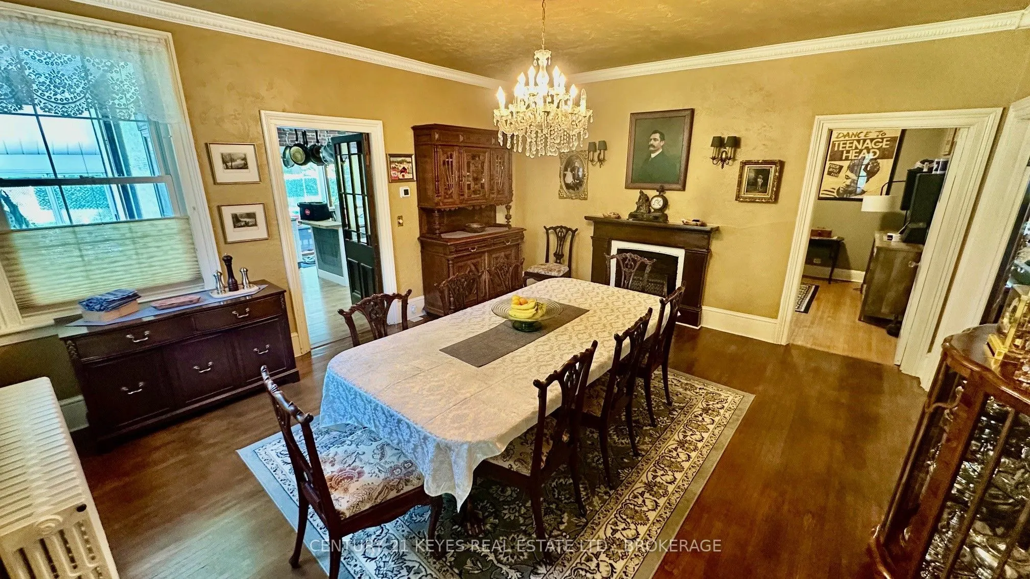 223 King Street W