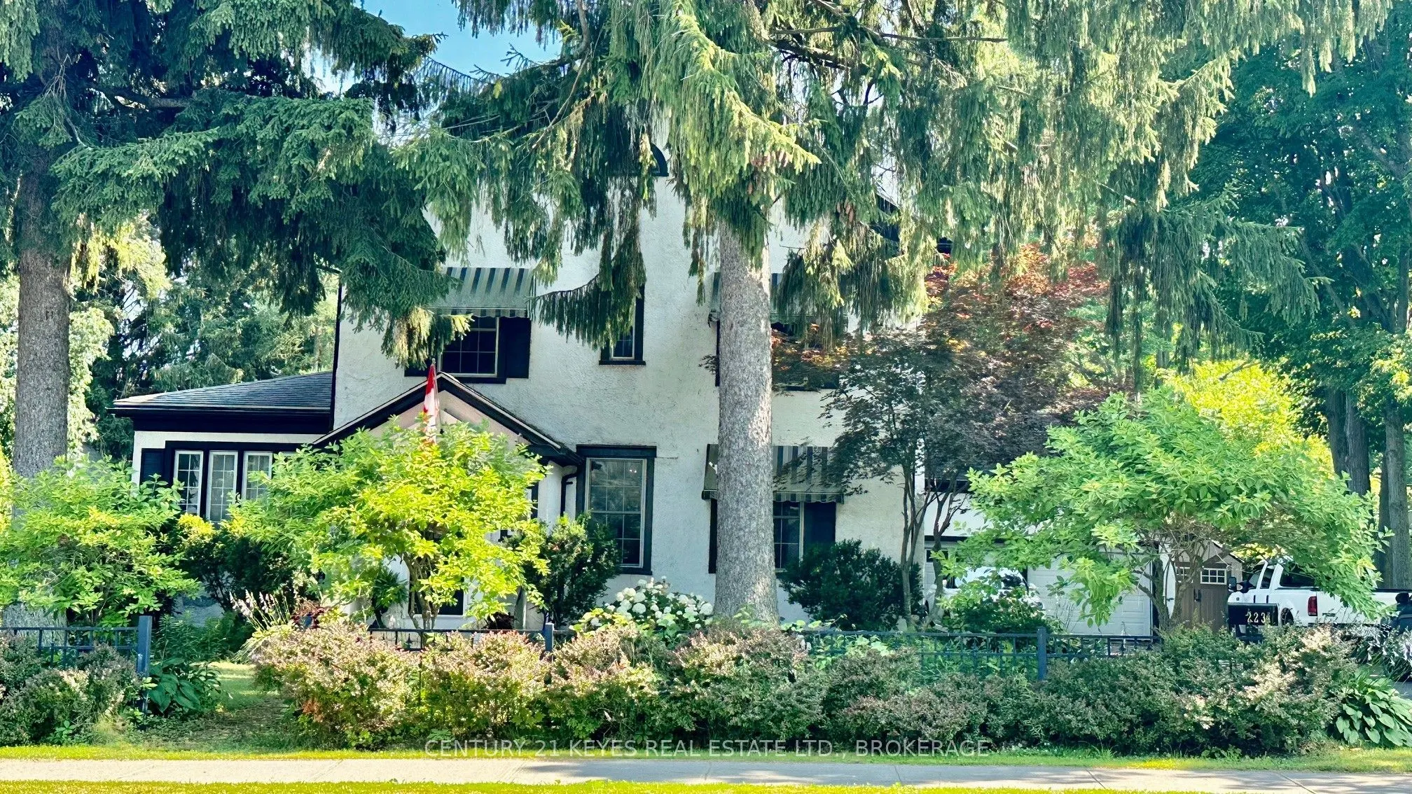 223 King Street W