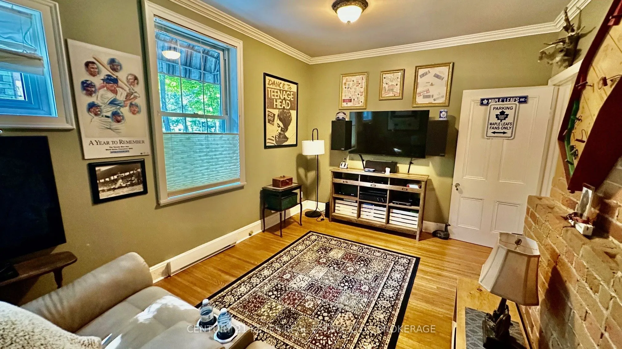223 King Street W