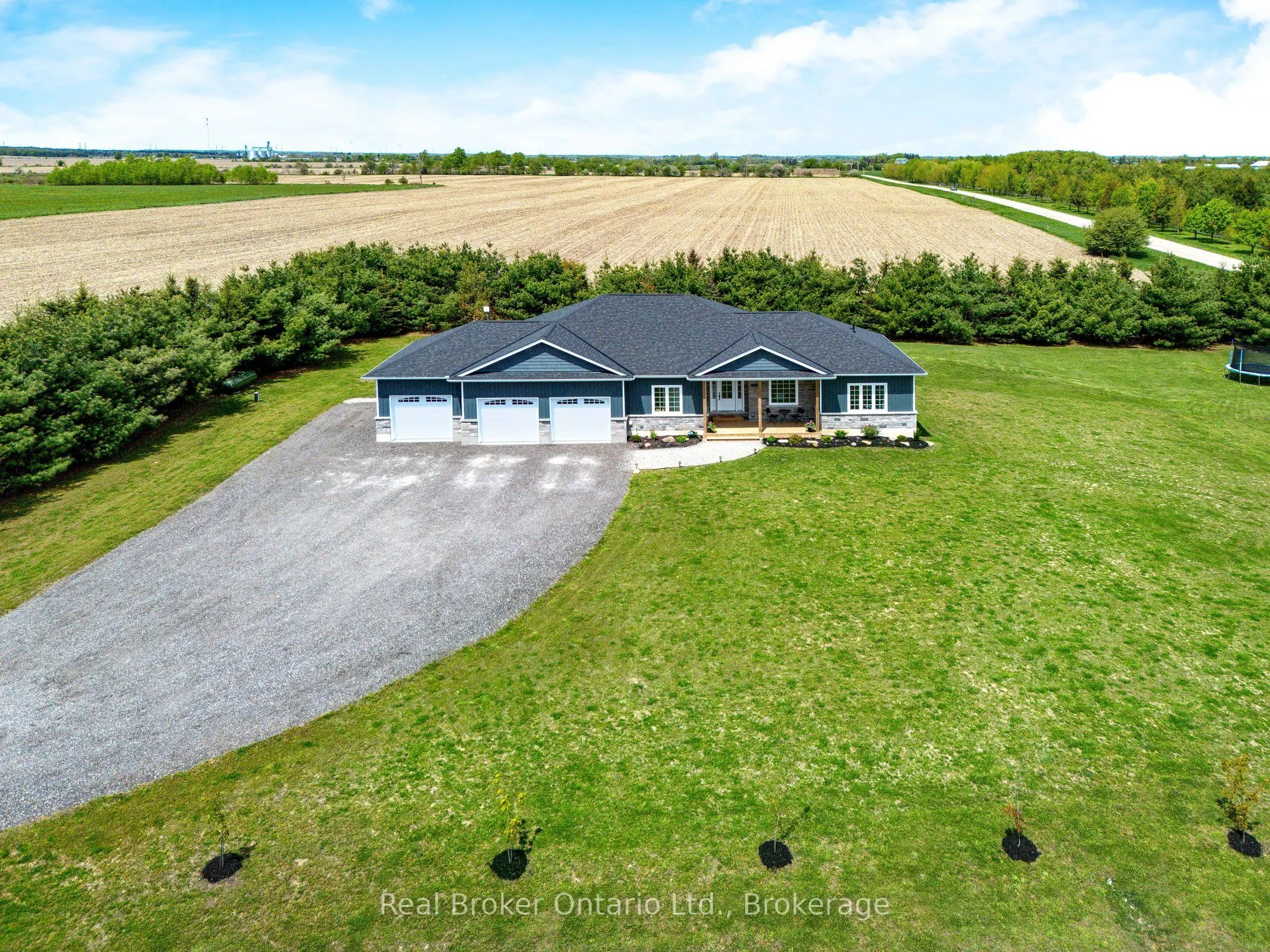 142401 15 Side Road