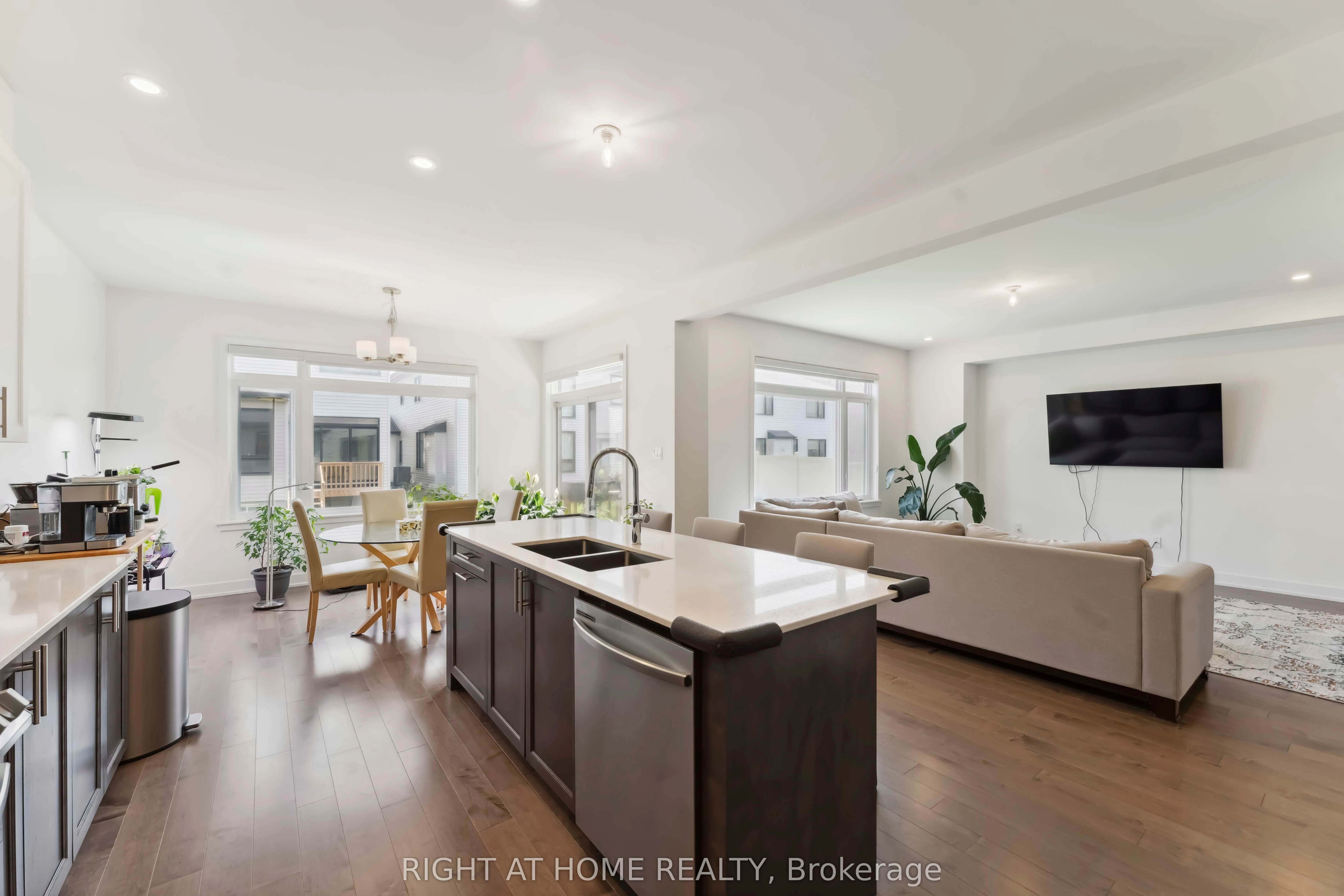 848 Beckton Heights S