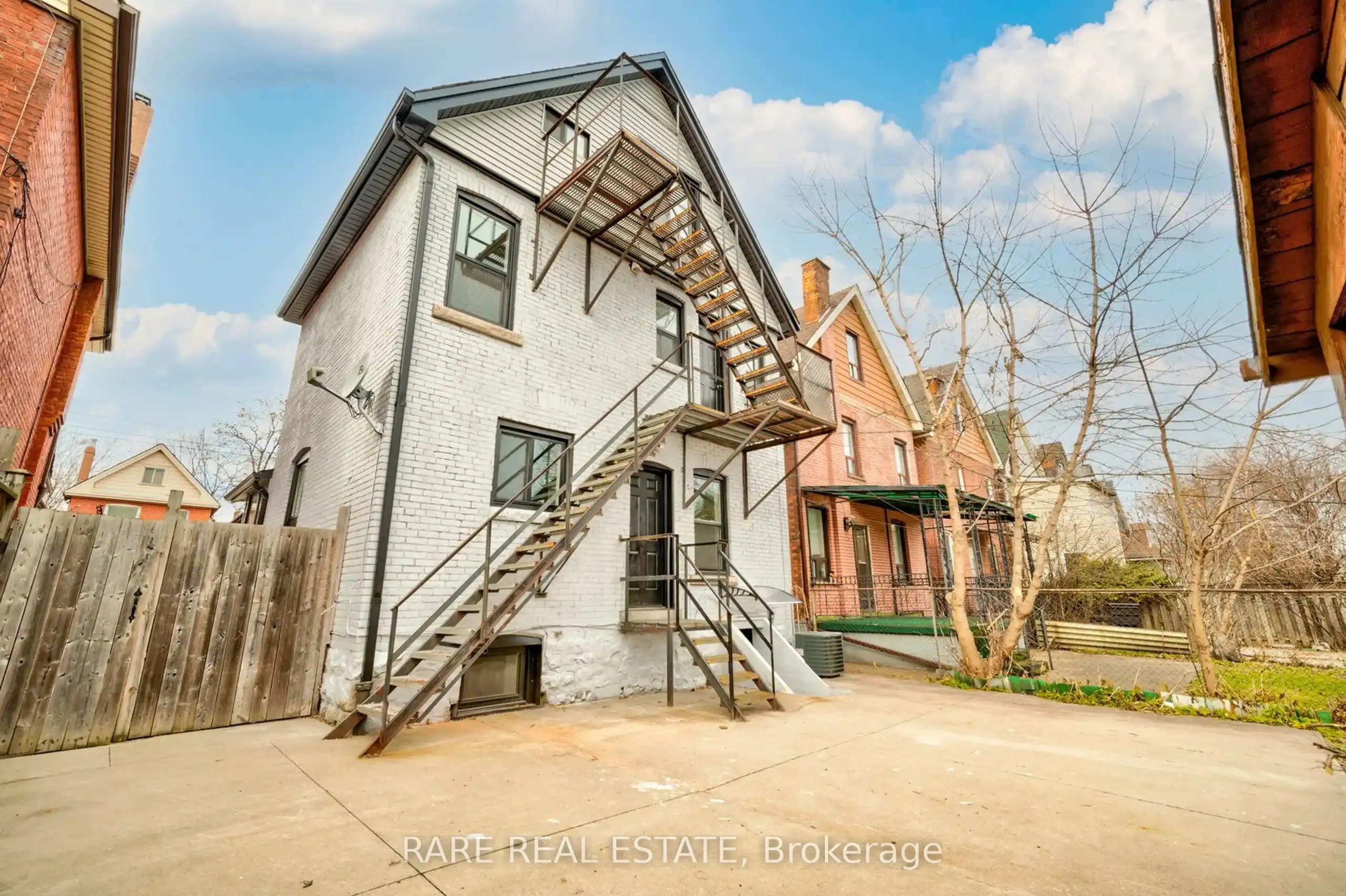 26 Fairleigh Avenue N