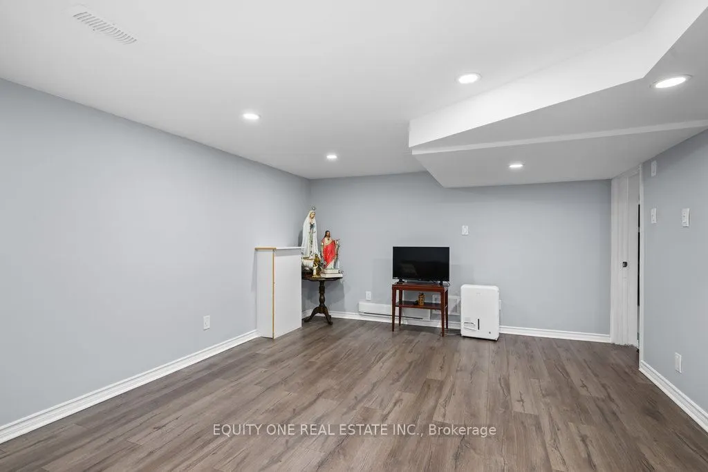 1041 Wiseman Crescent