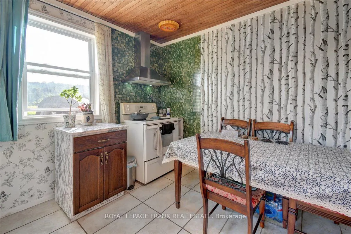 99 Anstruther Lake Road