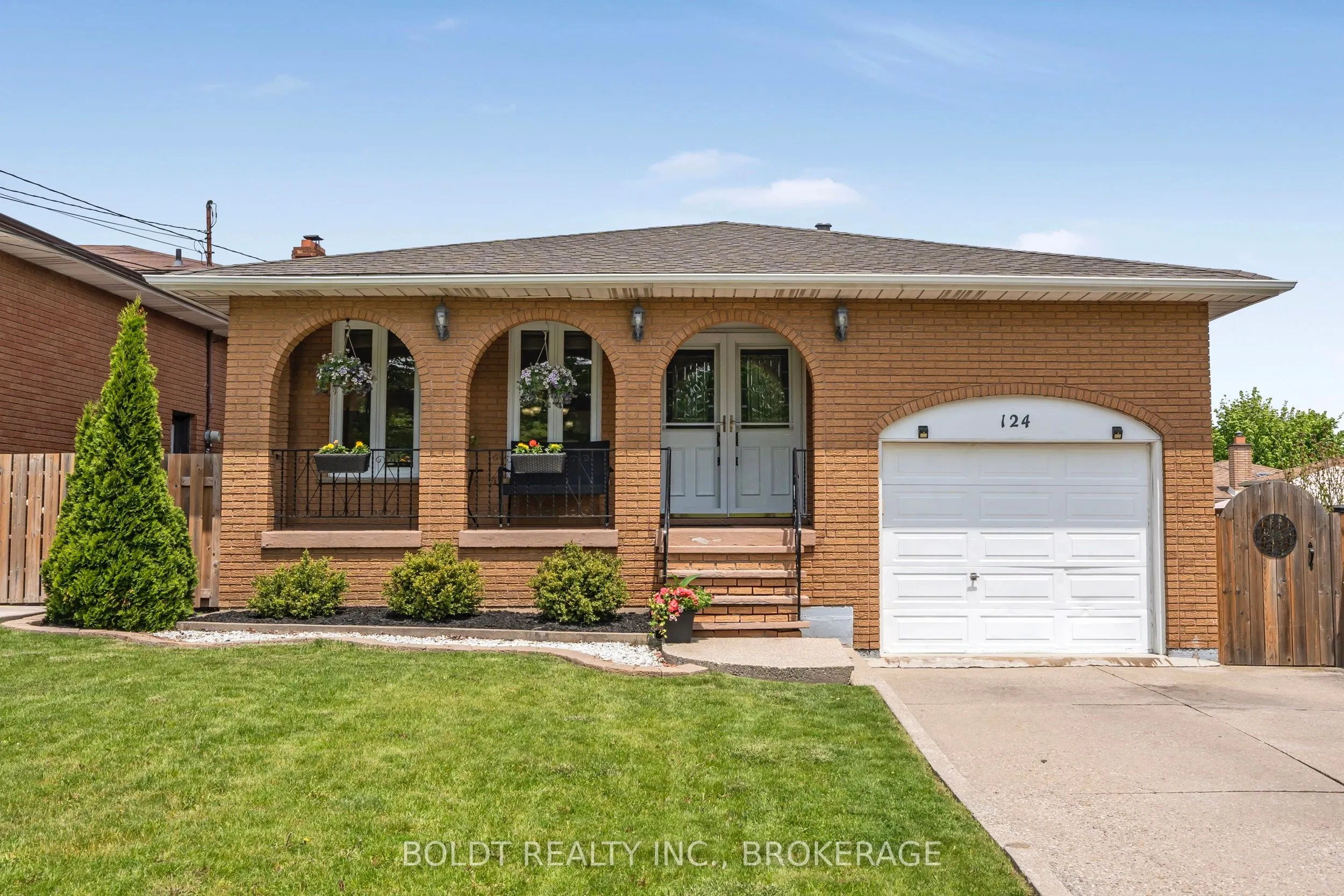124 Quaker Crescent