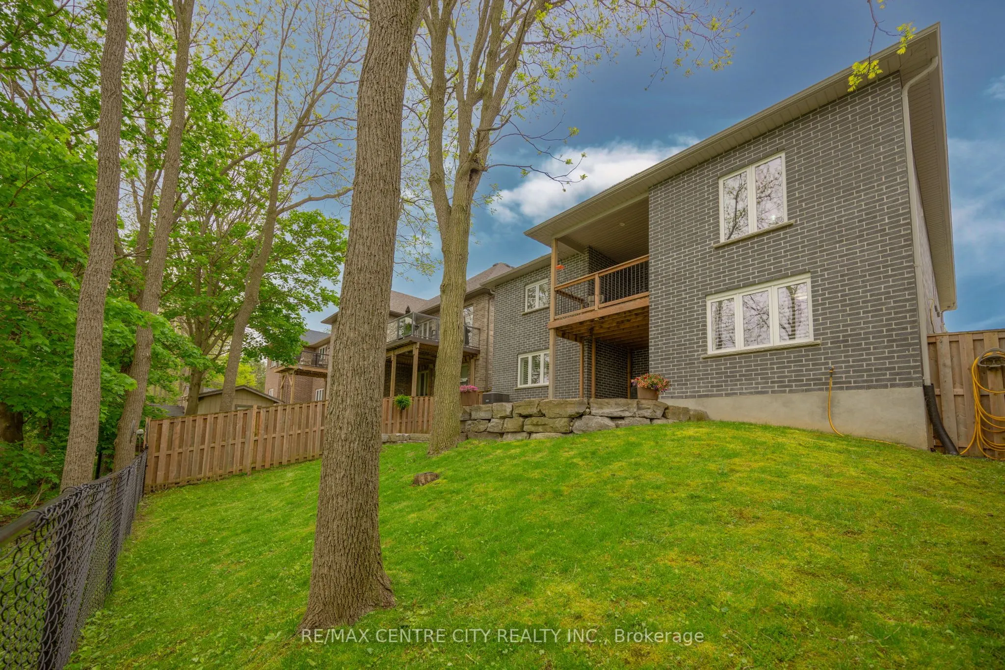 2800 Sheffield Place