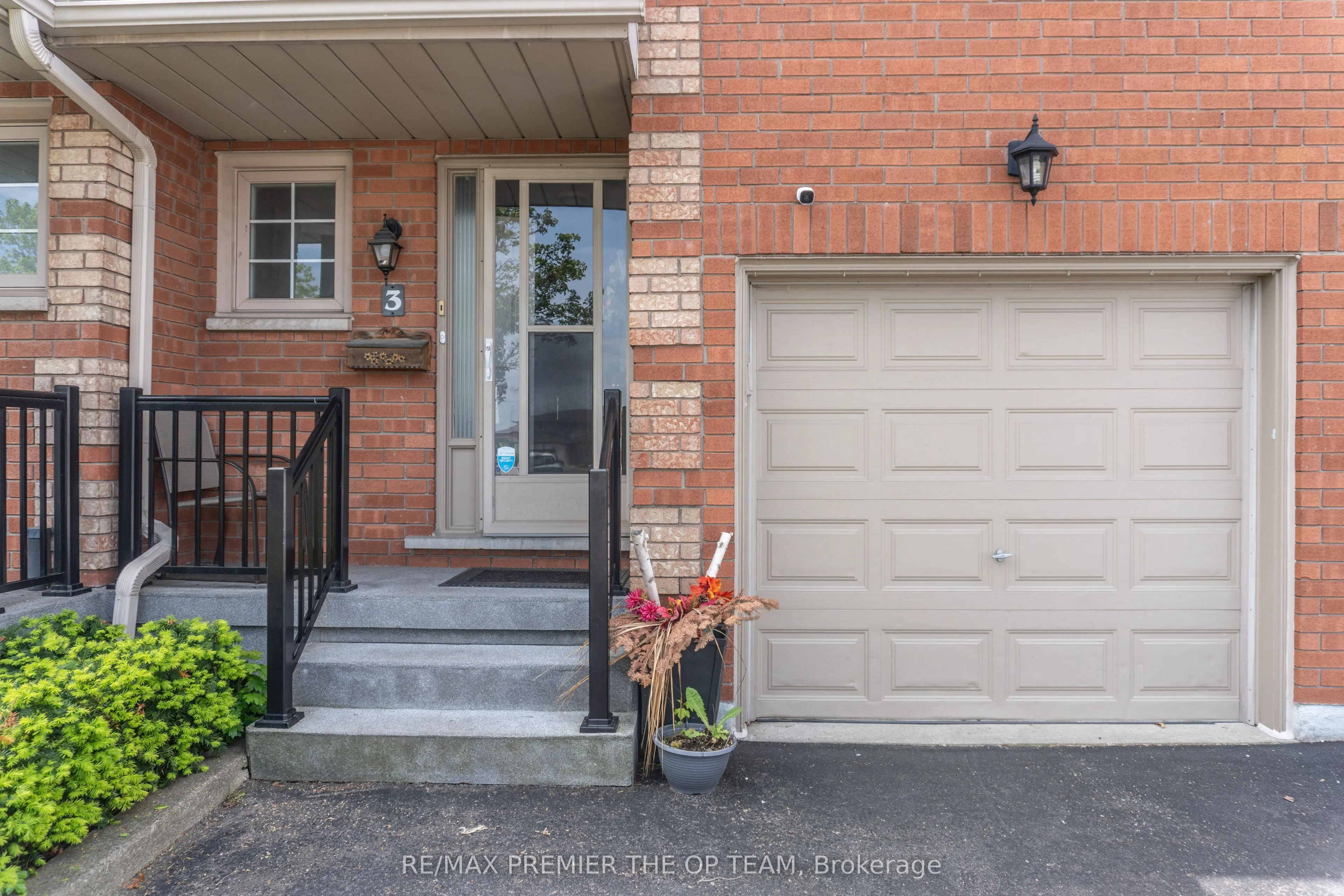 255 Mount Albion Road, #3