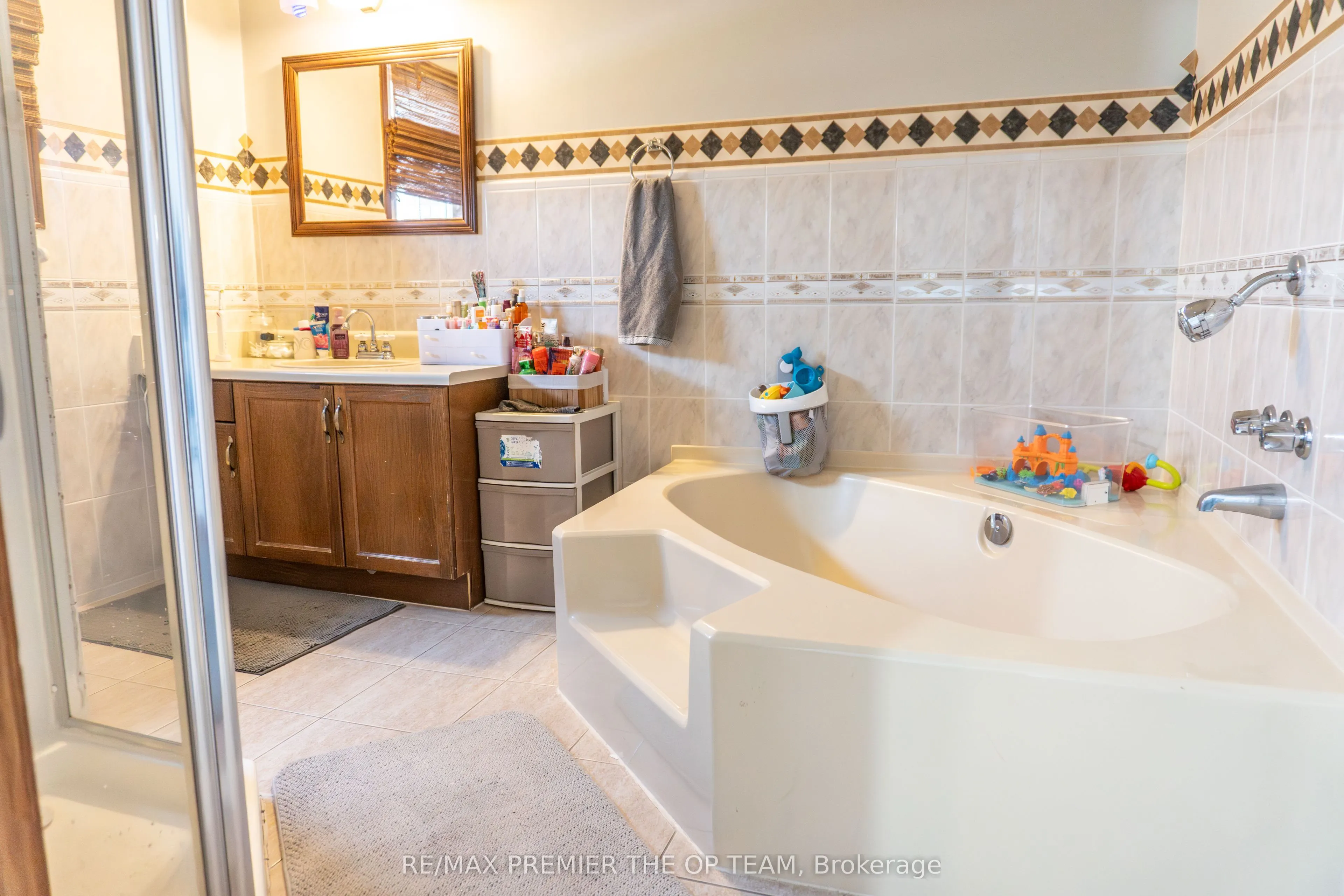 255 Mount Albion Road, #3