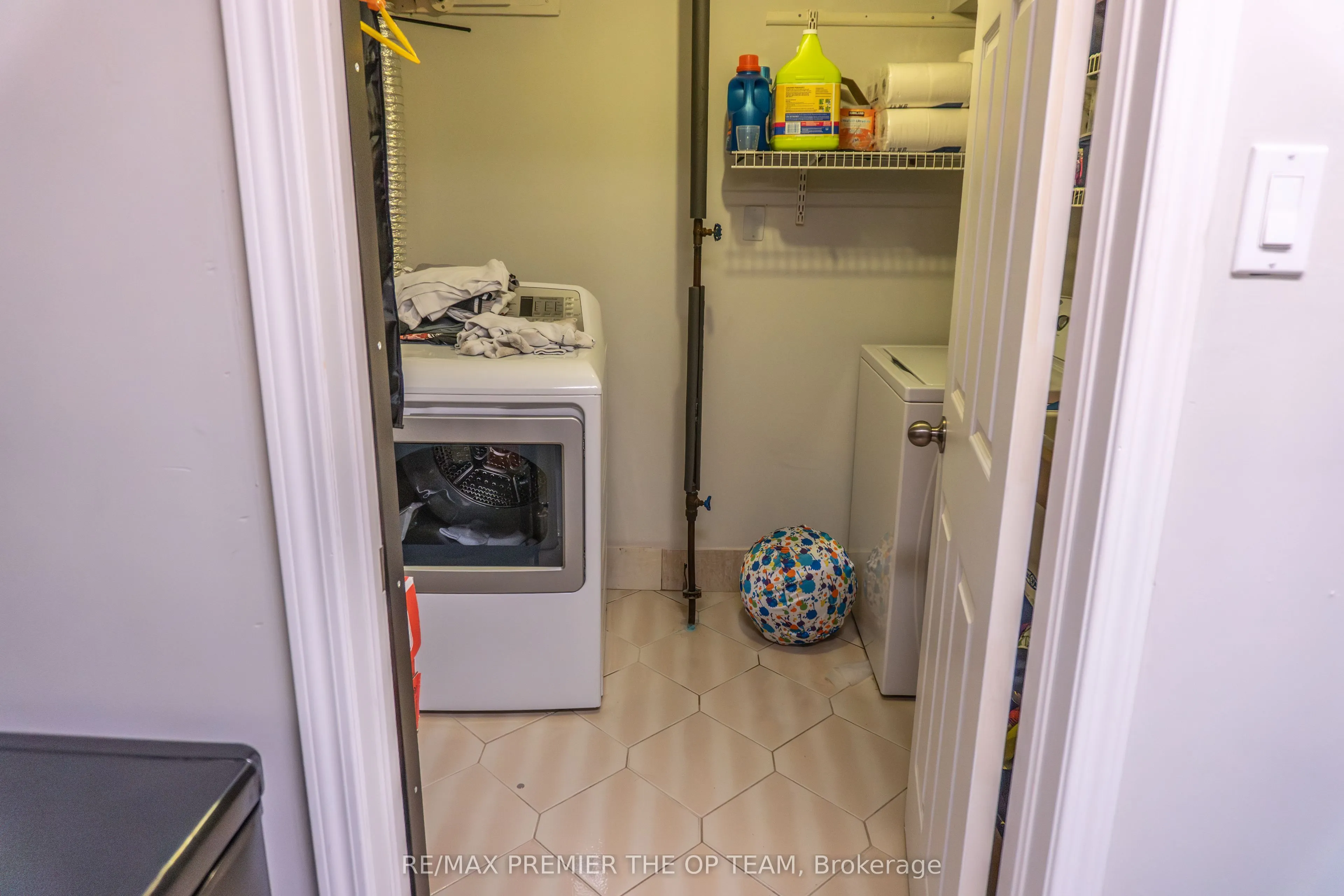 255 Mount Albion Road, #3