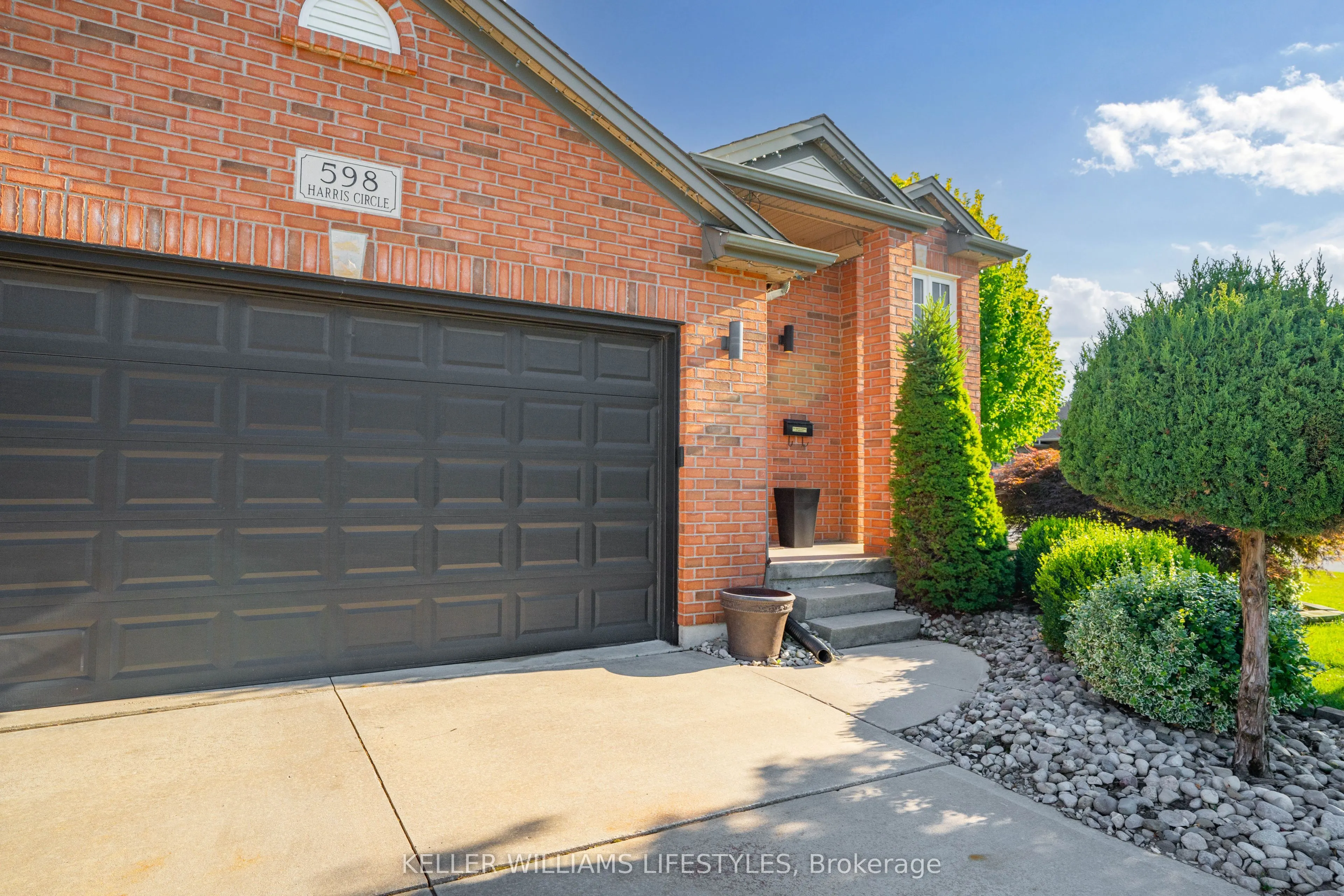 598 Harris Circle