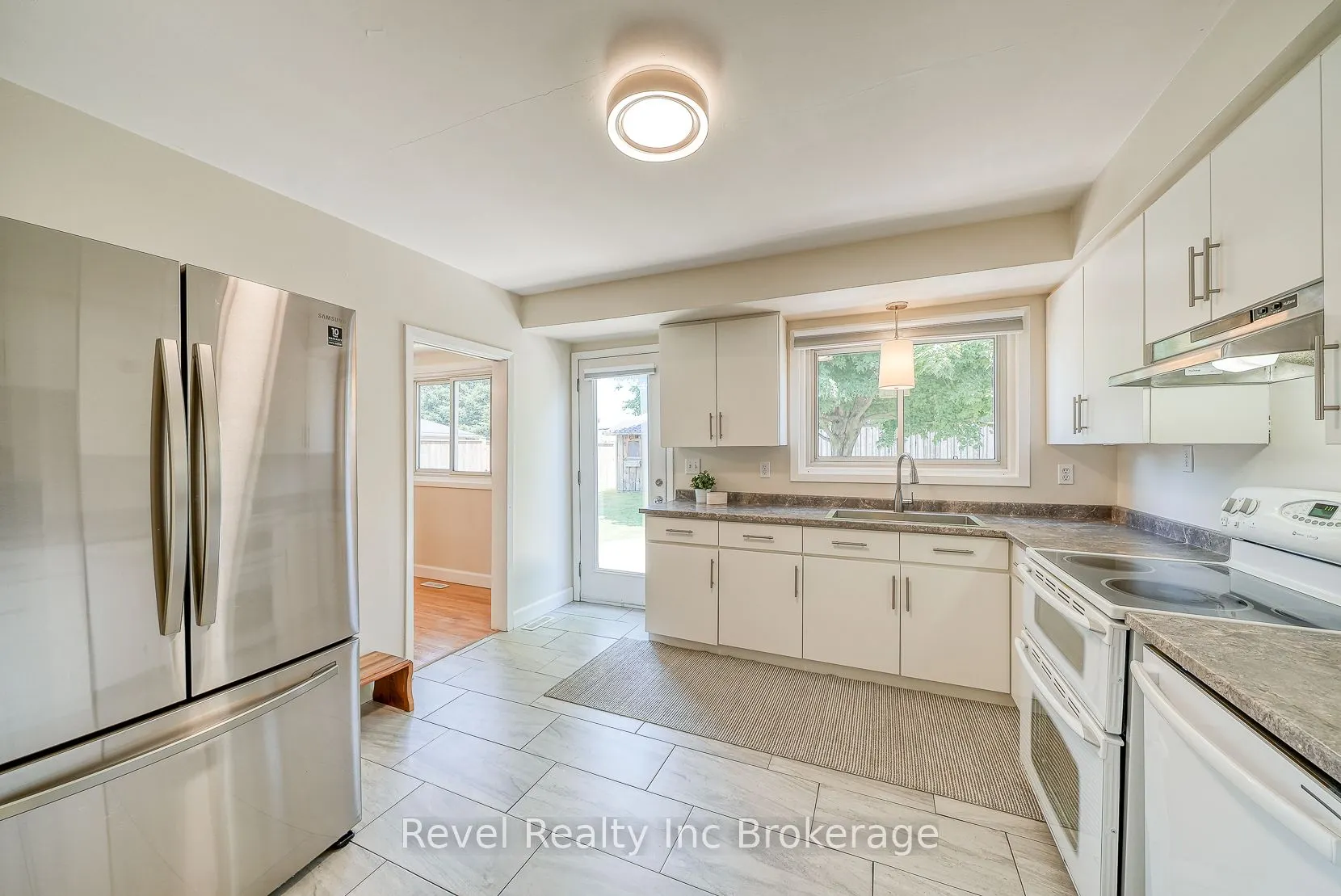 5 Dean Crescent