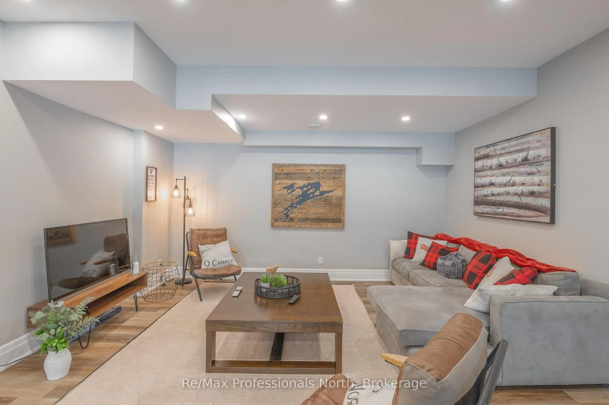 1024 Albert Lane E