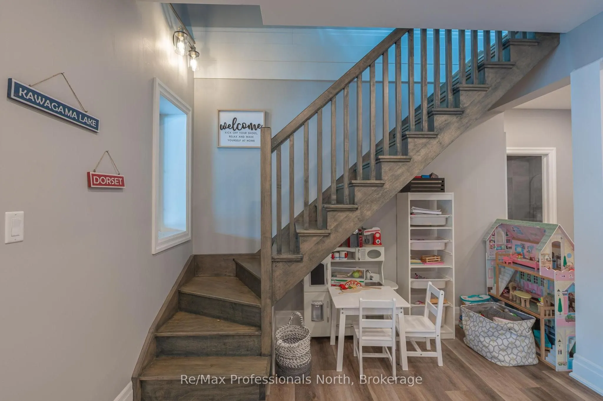 1024 Albert Lane E