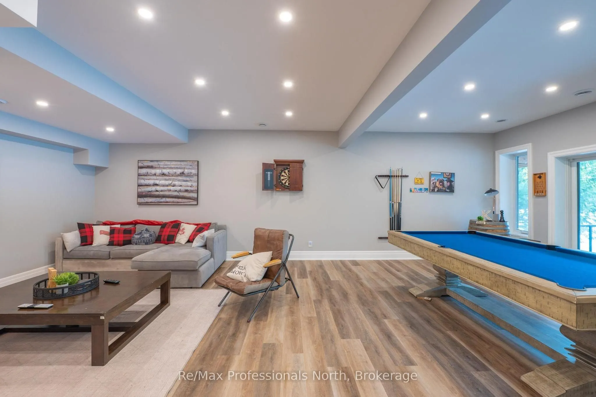 1024 Albert Lane E