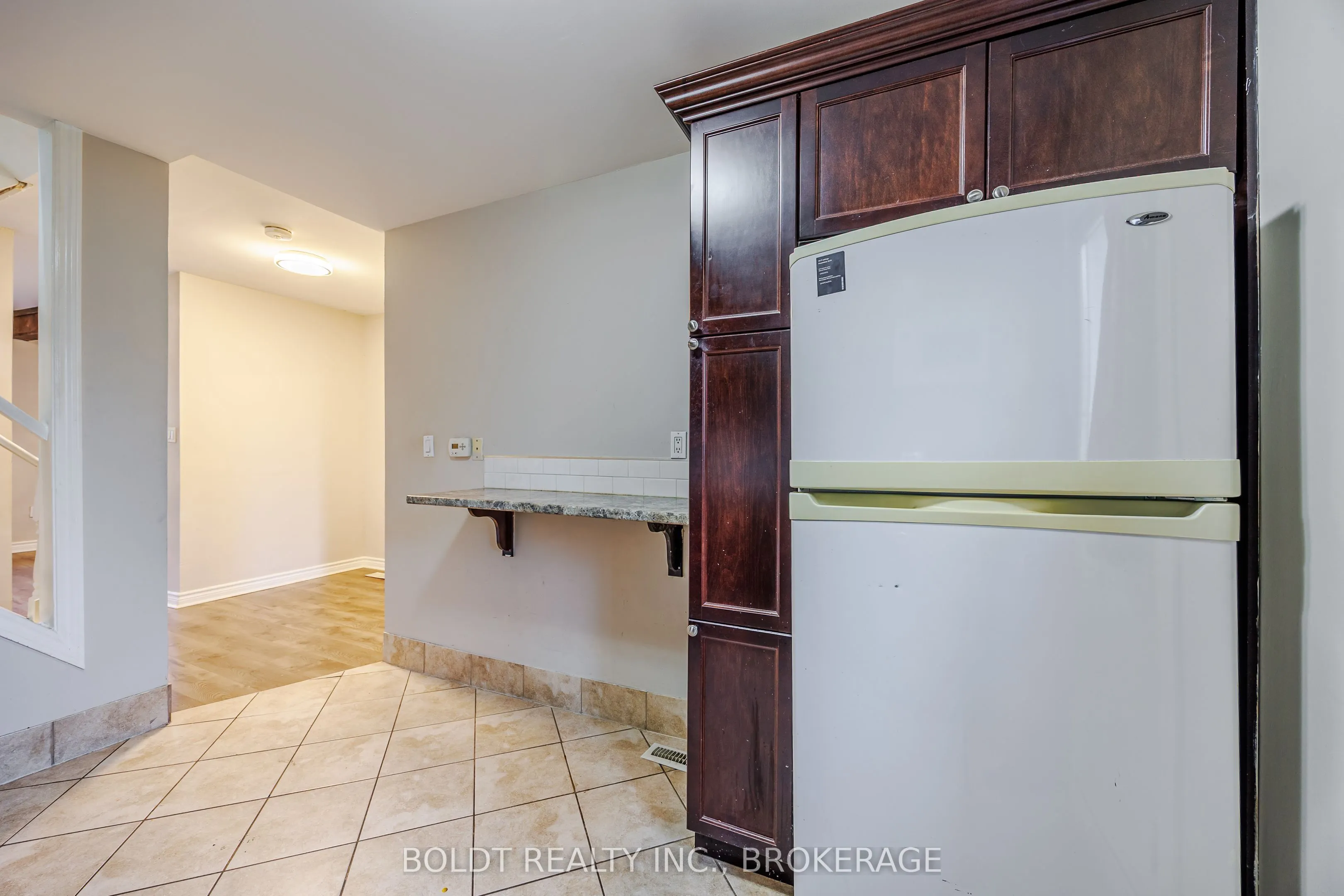 209 Rosslyn Avenue S