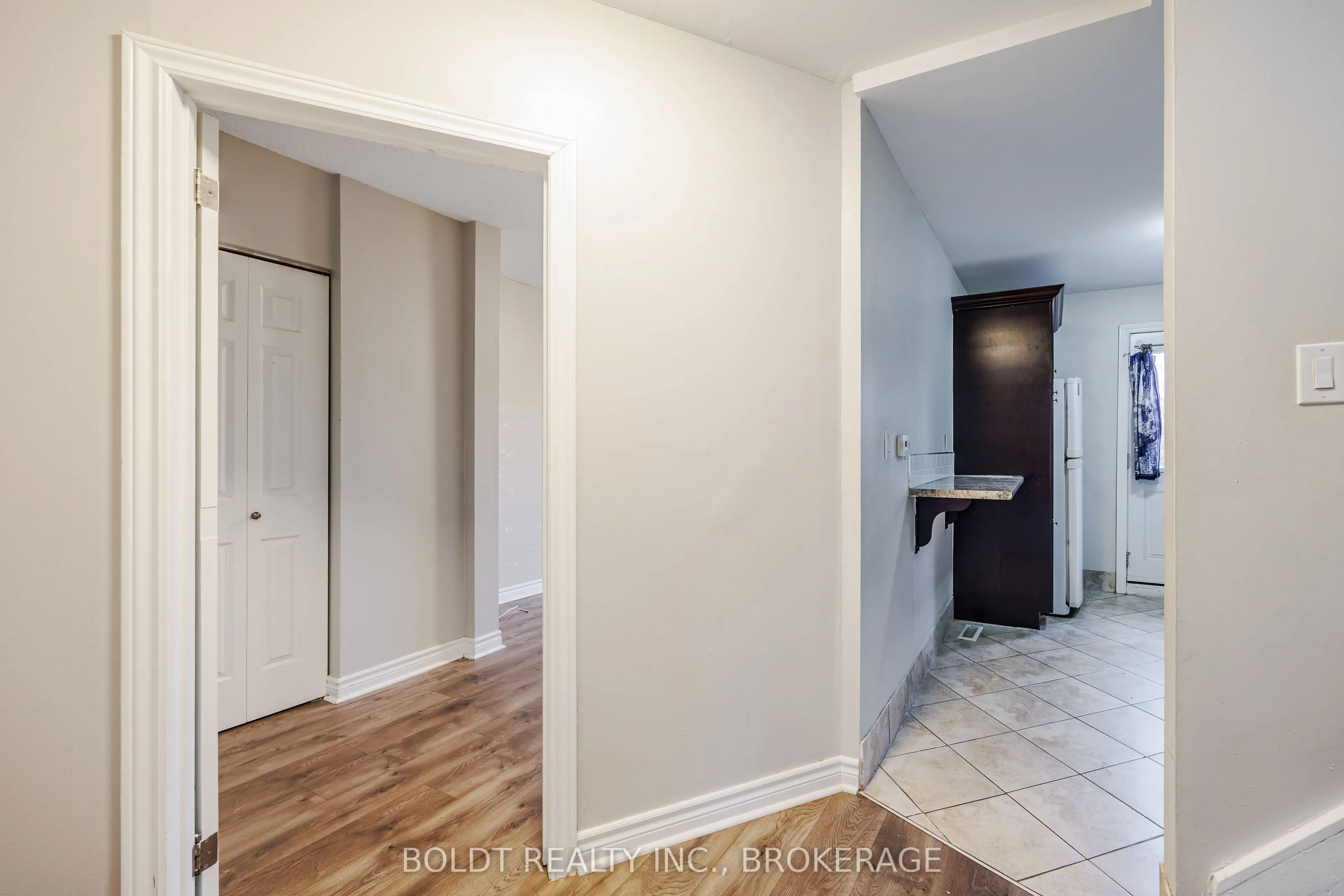 209 Rosslyn Avenue S