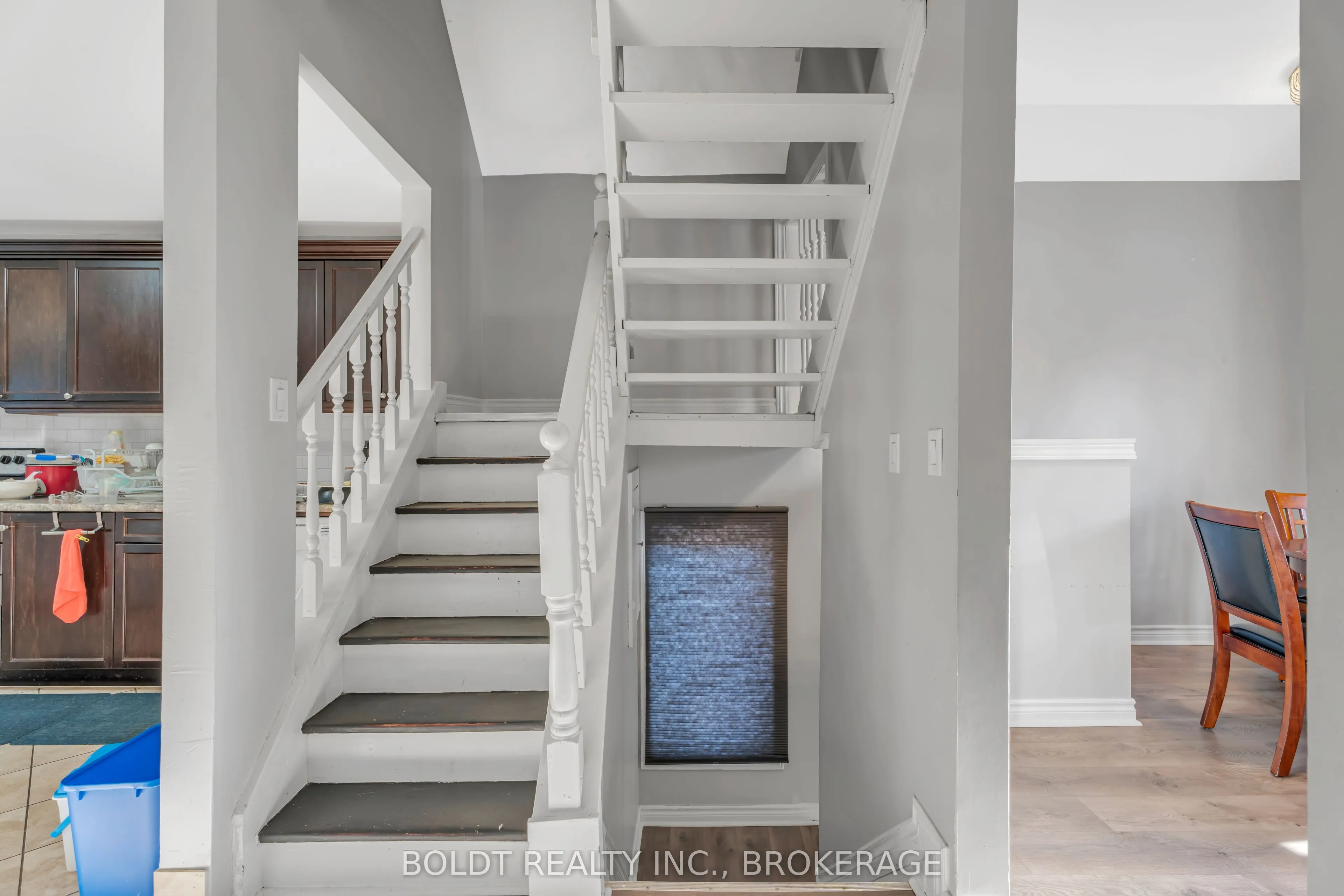 209 Rosslyn Avenue S
