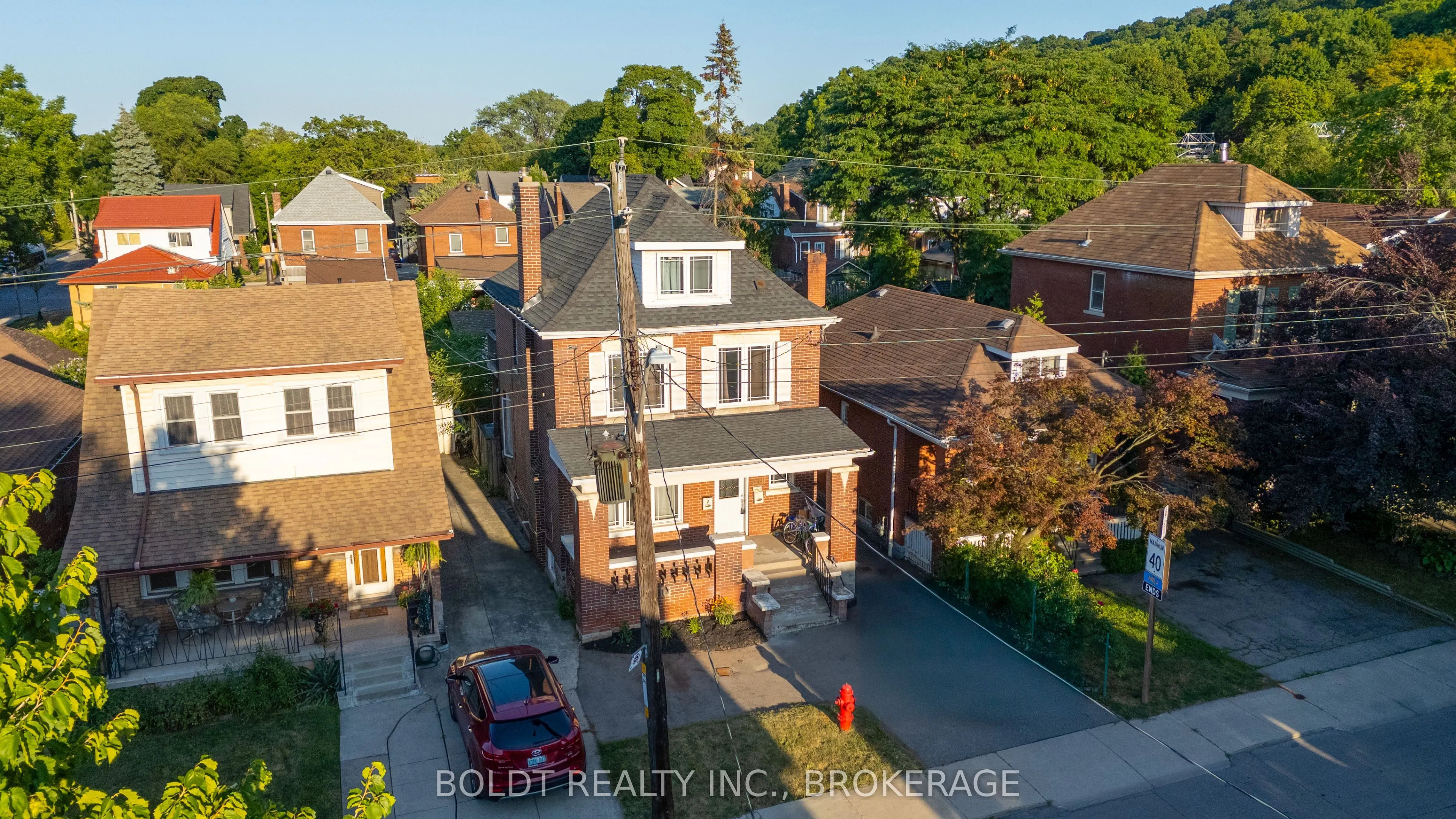 209 Rosslyn Avenue S