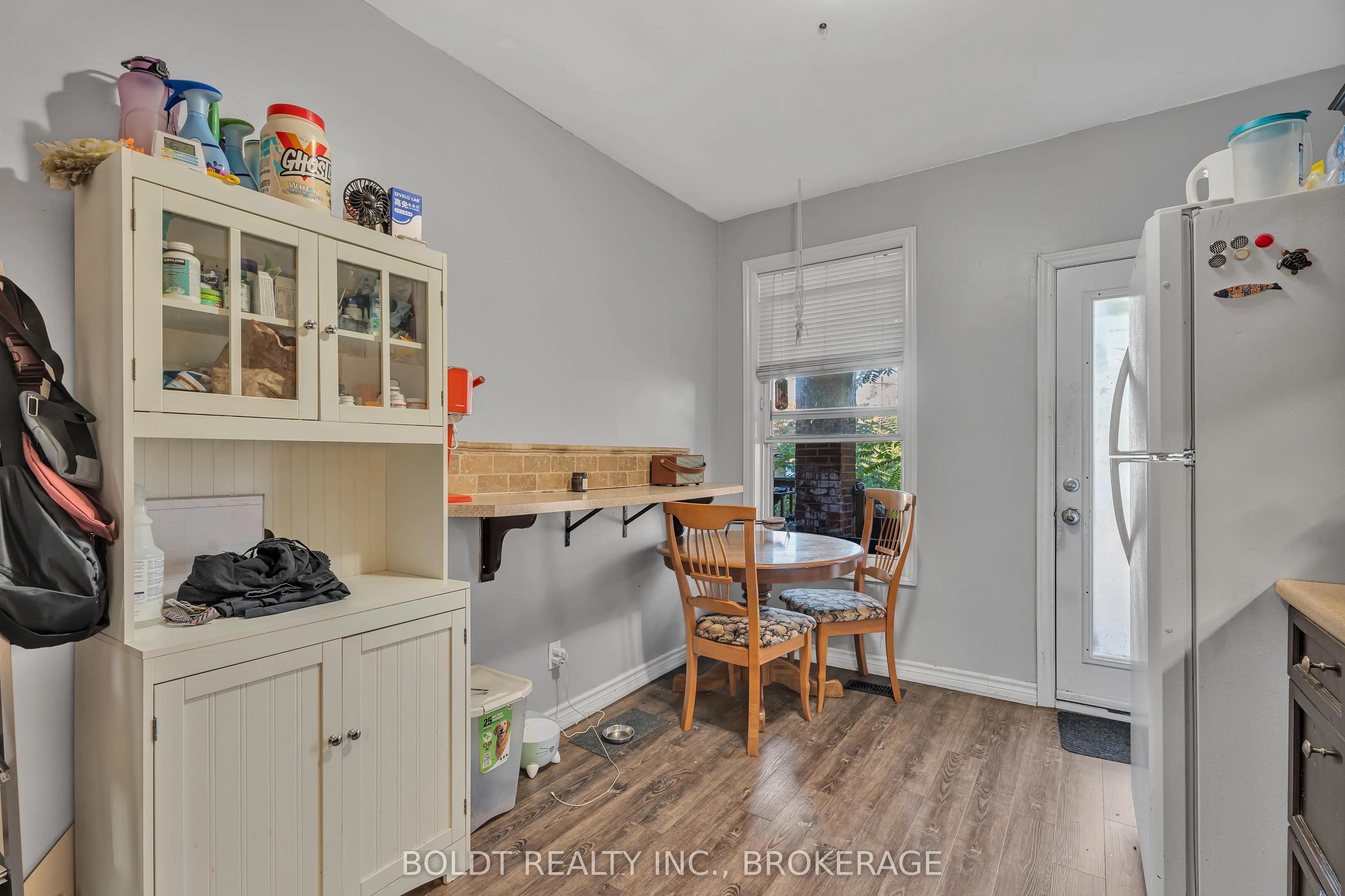 209 Rosslyn Avenue S