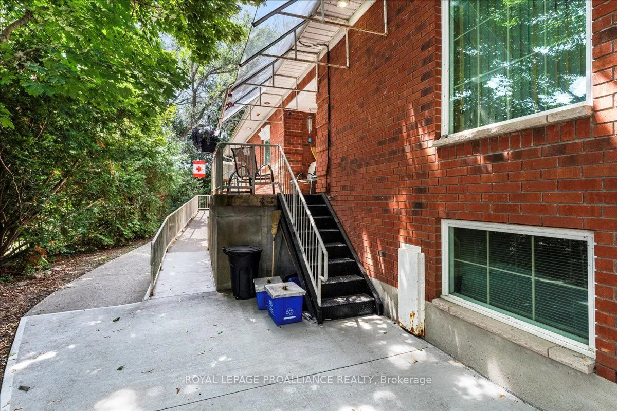 320 Colborne Street