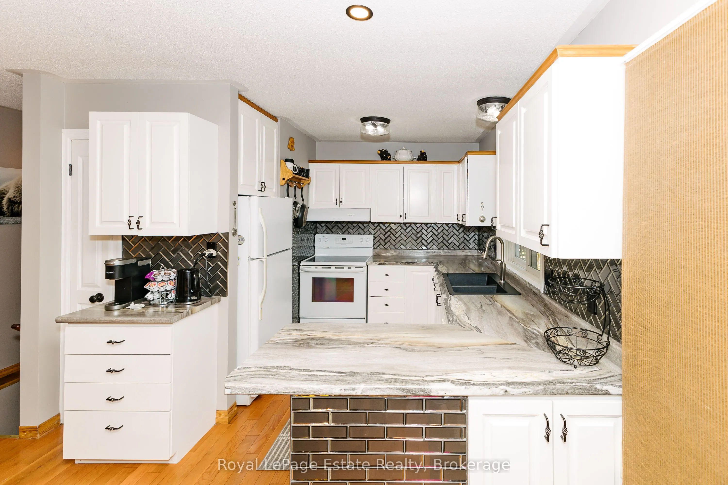 1157 Between Lakes Trail