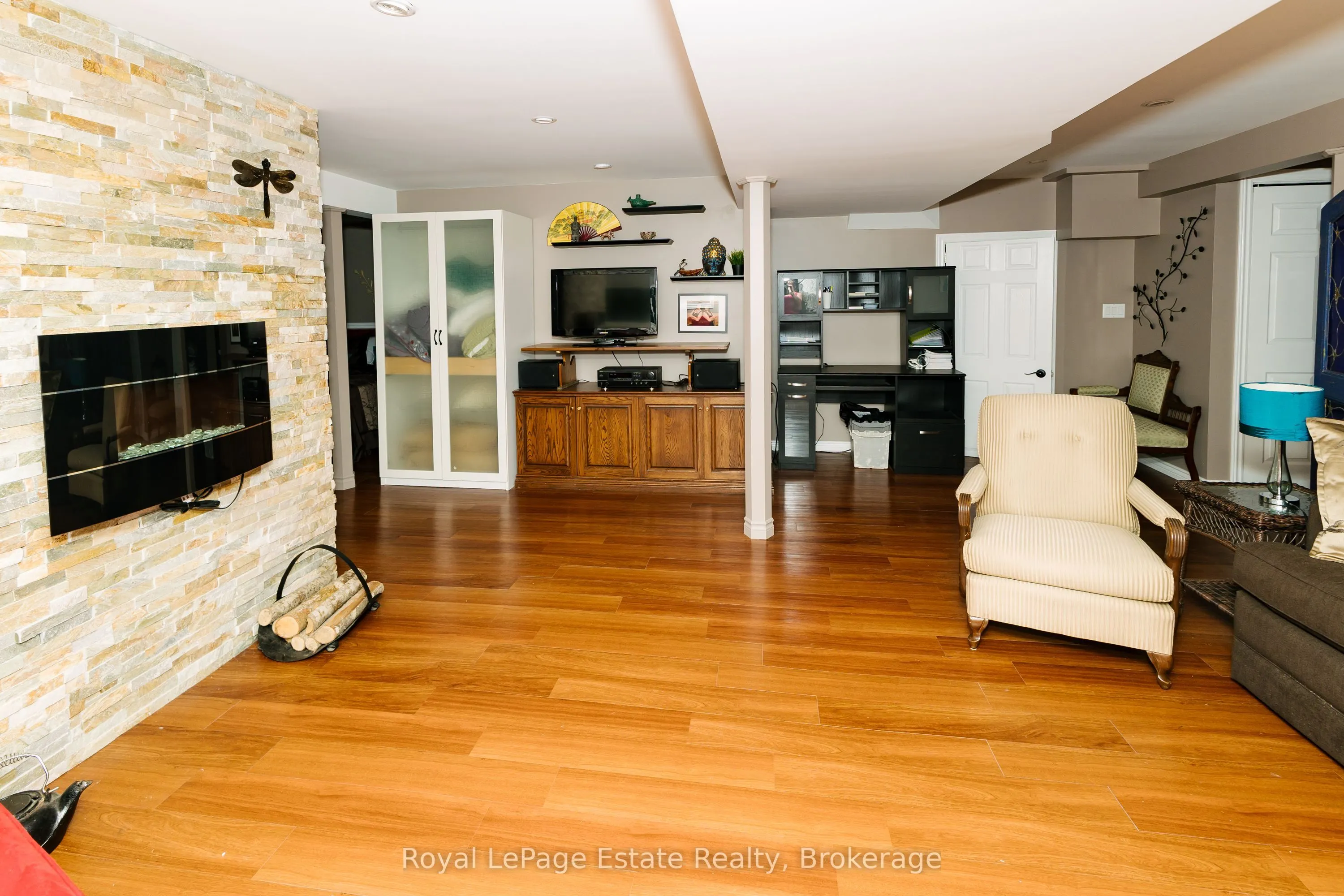 1157 Between Lakes Trail
