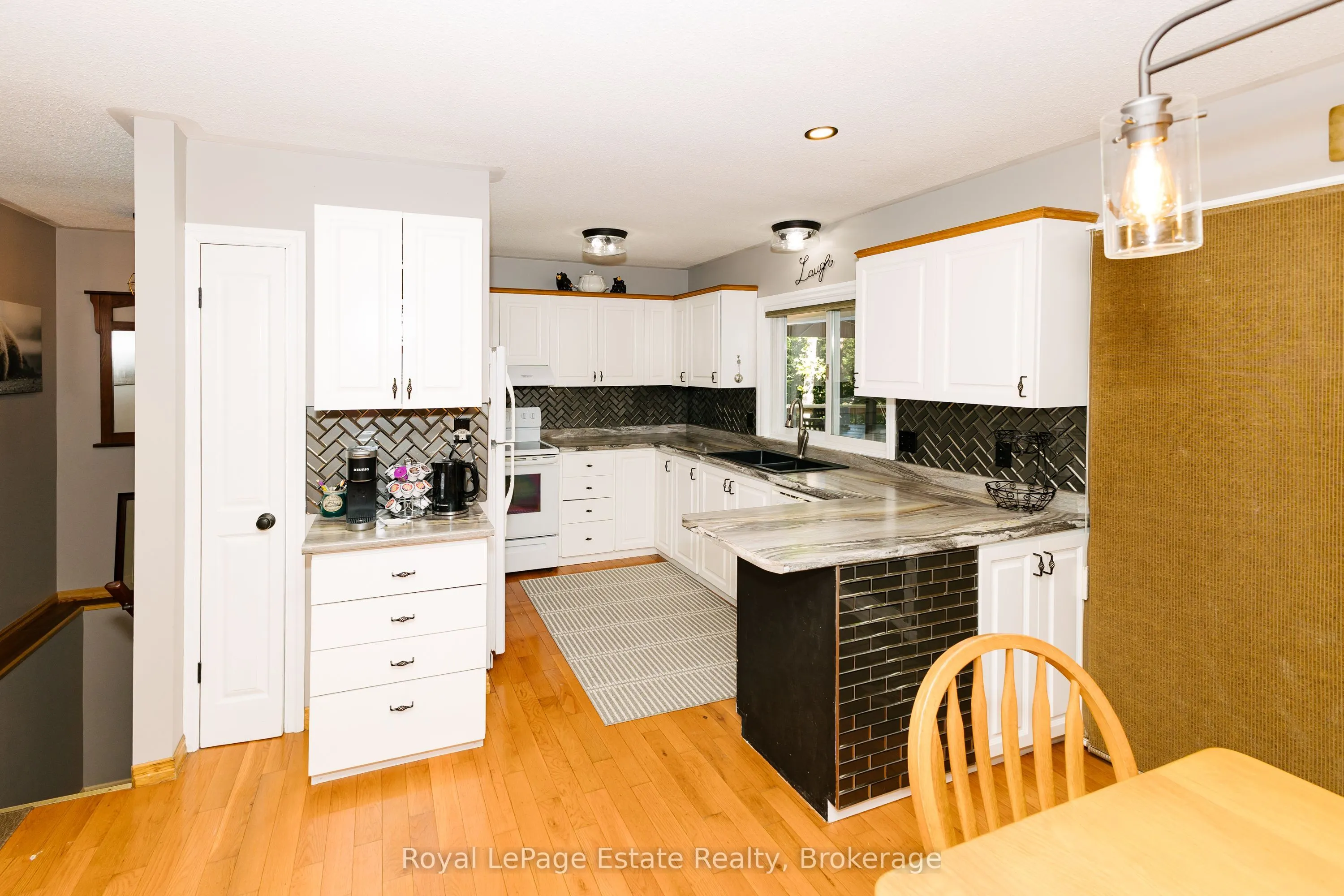 1157 Between Lakes Trail