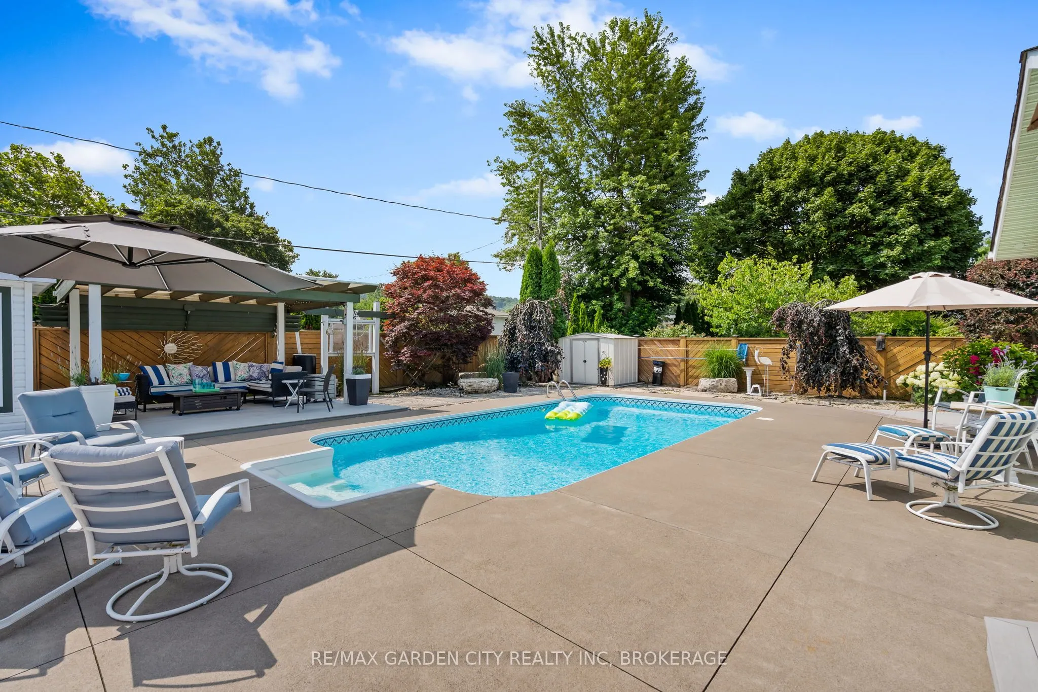 227 RIVERVIEW Boulevard