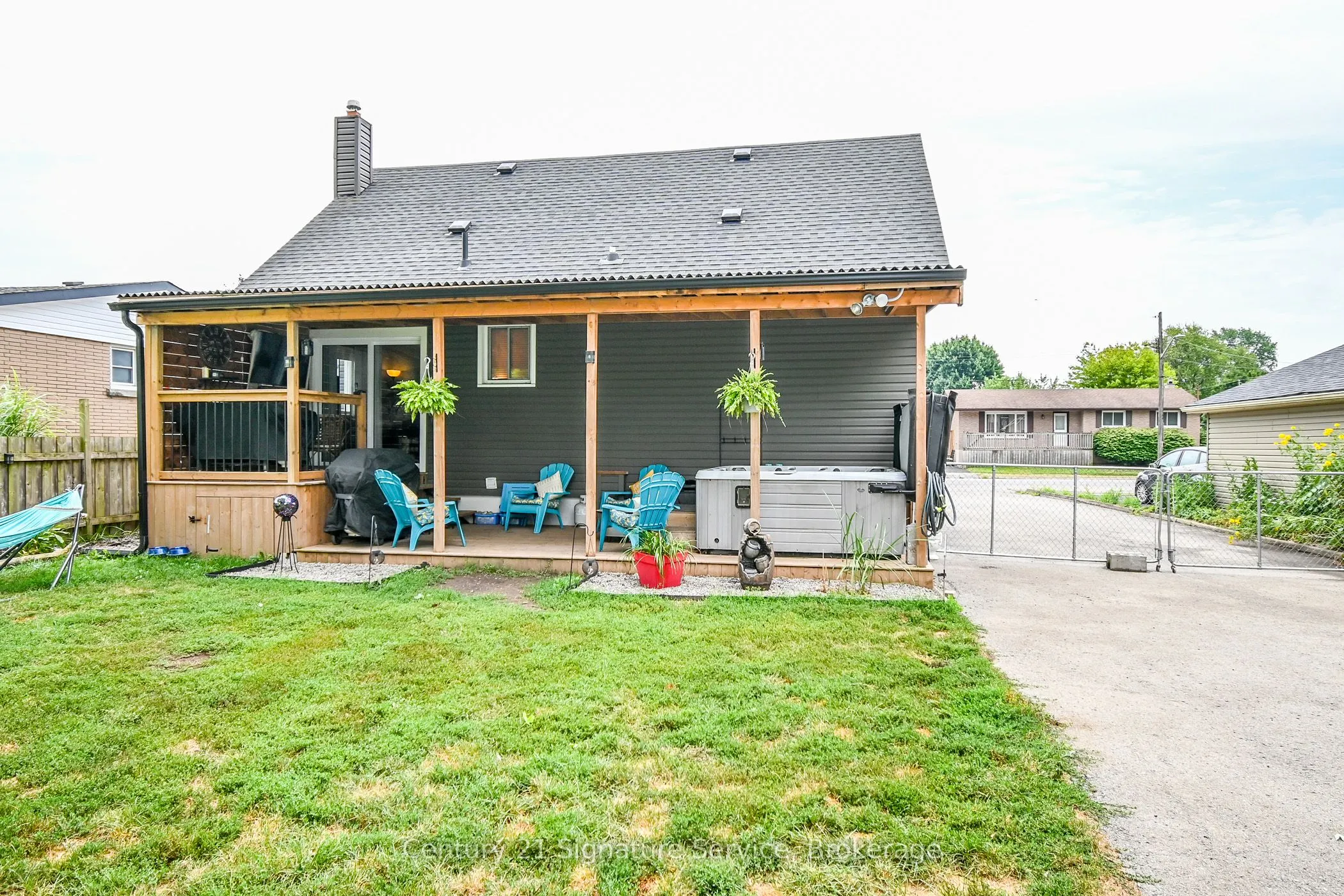 523 Clarence Street