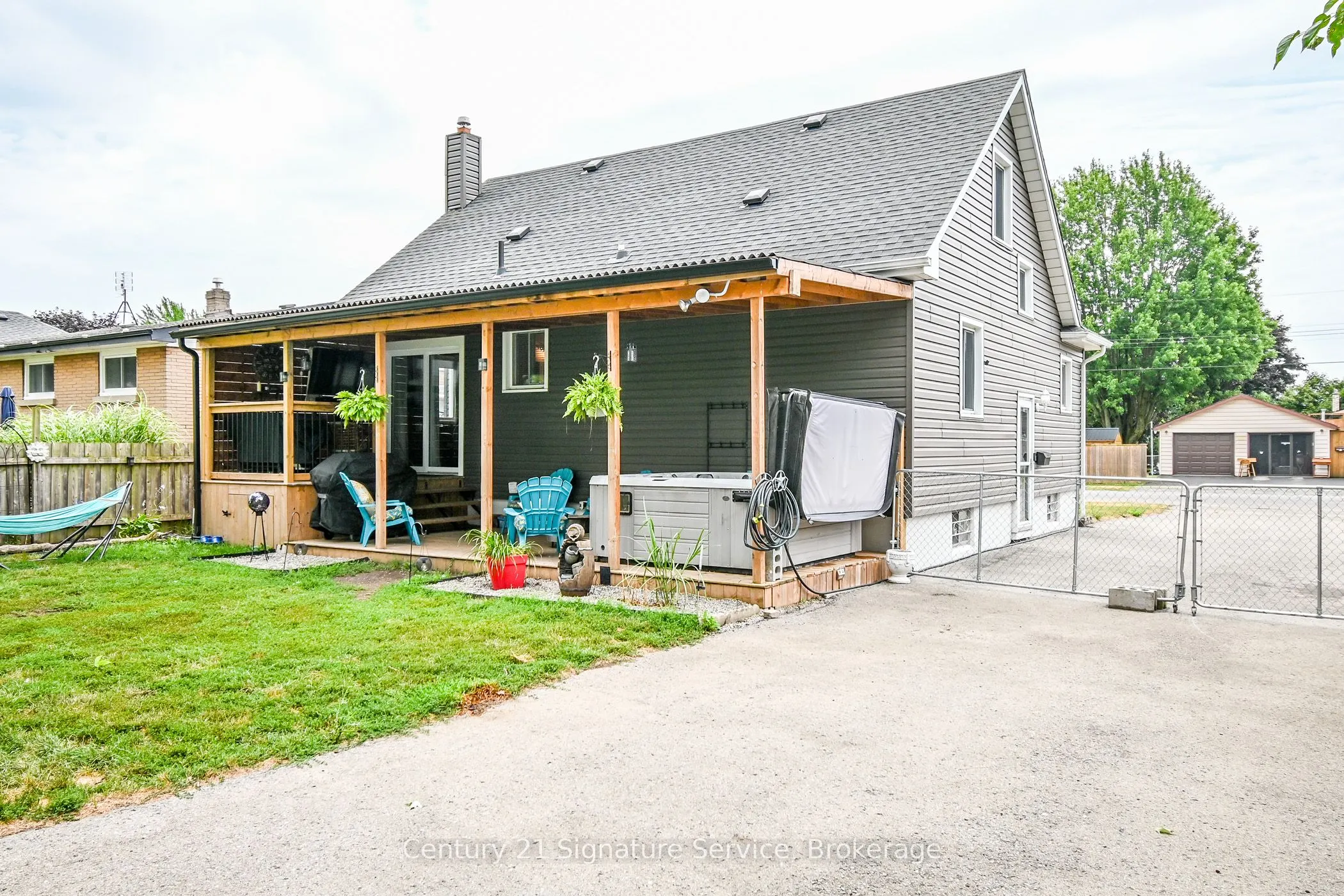 523 Clarence Street