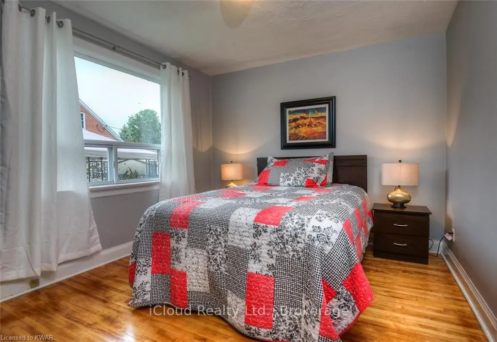 444 Stirling Avenue S, #Main Floor