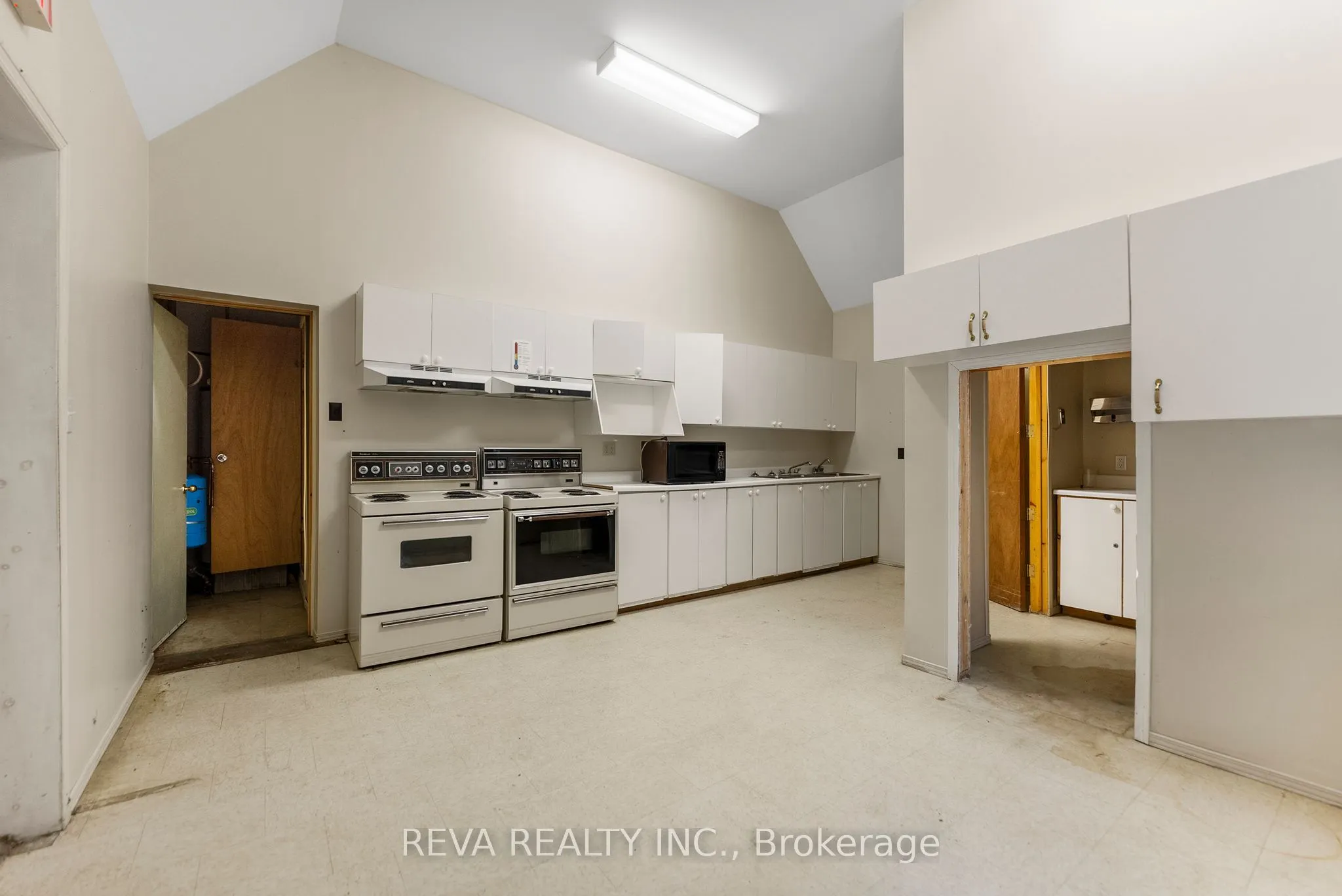 786 Centreview Road