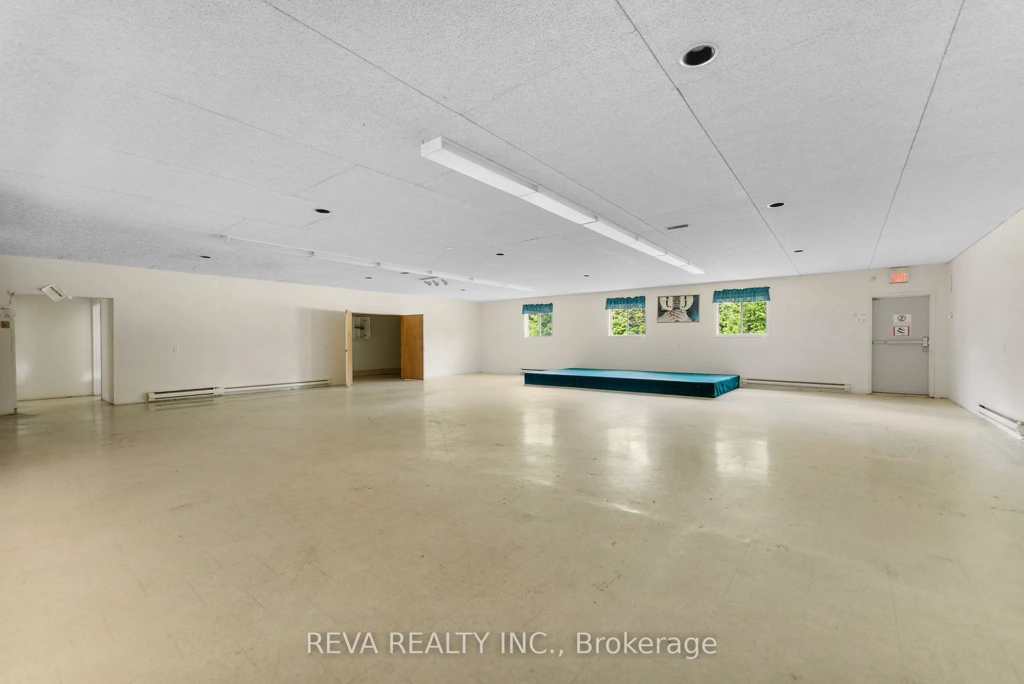 786 Centreview Road