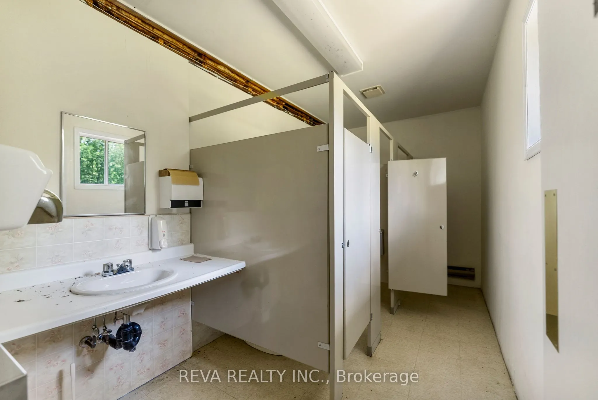 786 Centreview Road