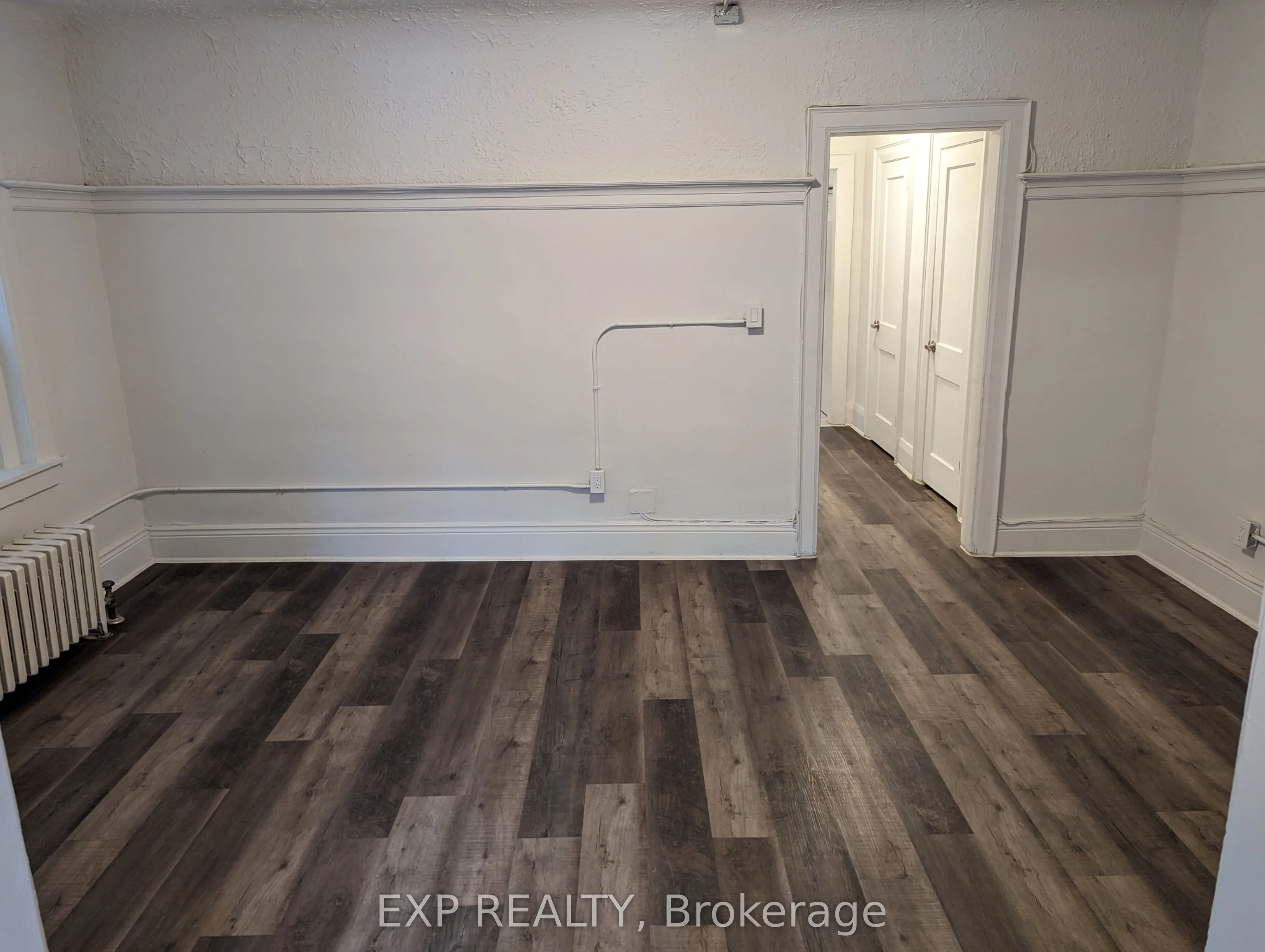 959 Main Street E